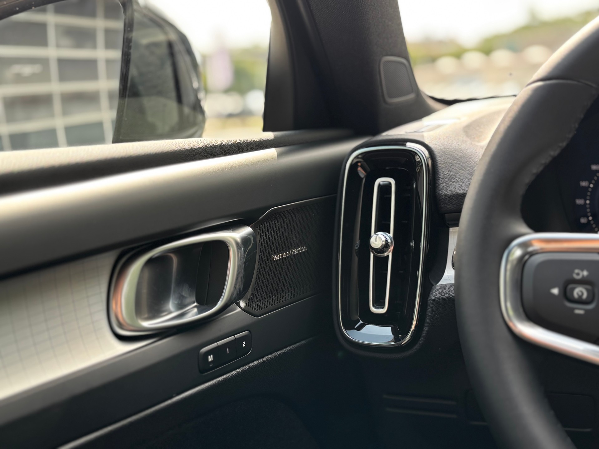 VOLVO XC40 2.0 B4 MH Black Edition-image-14