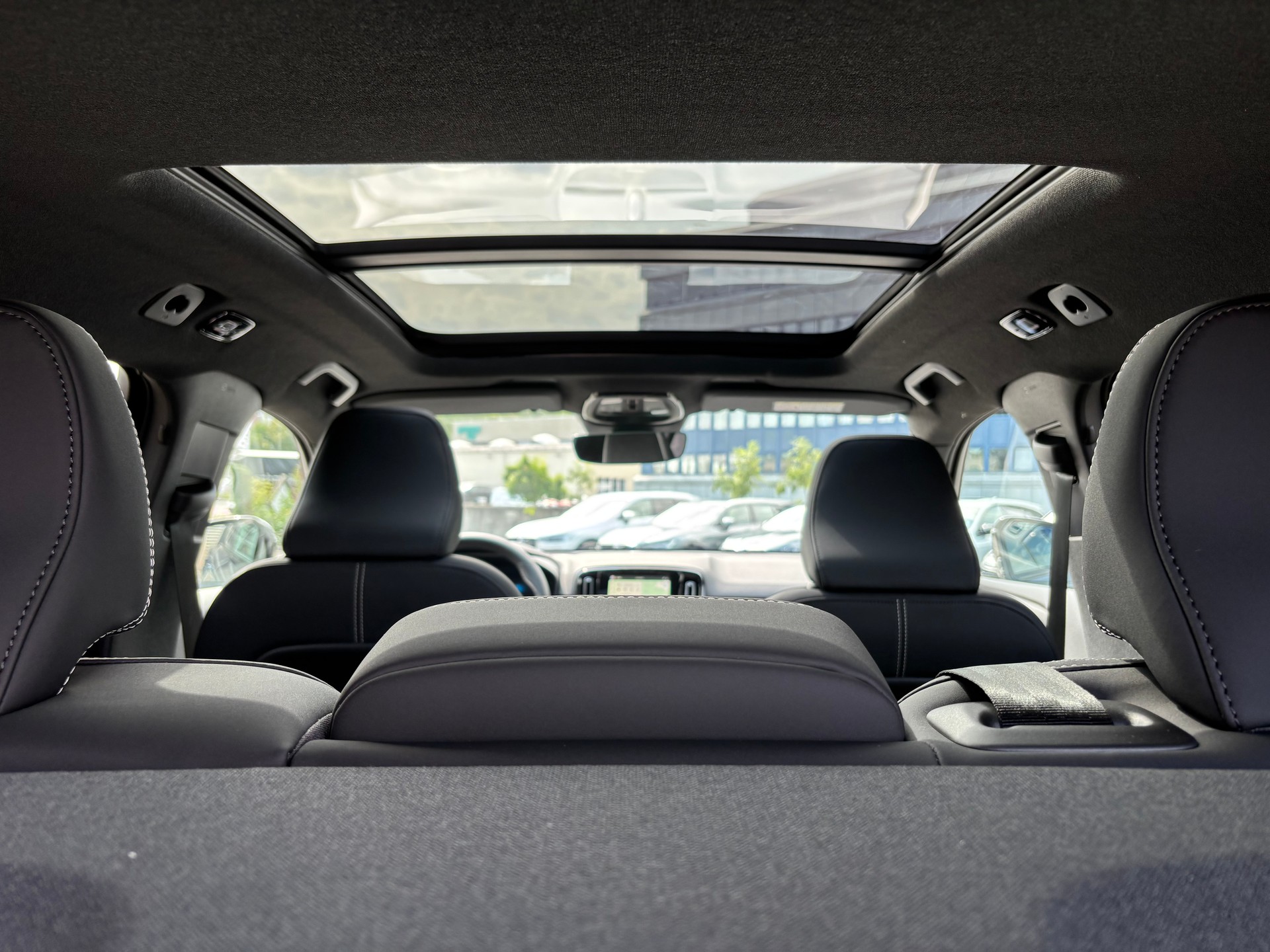 VOLVO XC40 2.0 B4 MH Black Edition-image-9