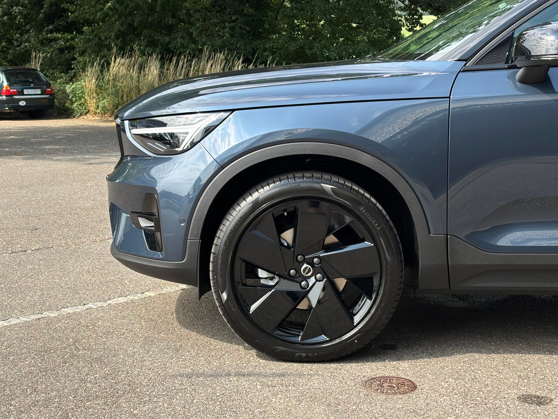 VOLVO XC40 2.0 B4 MH Black Edition-image-1