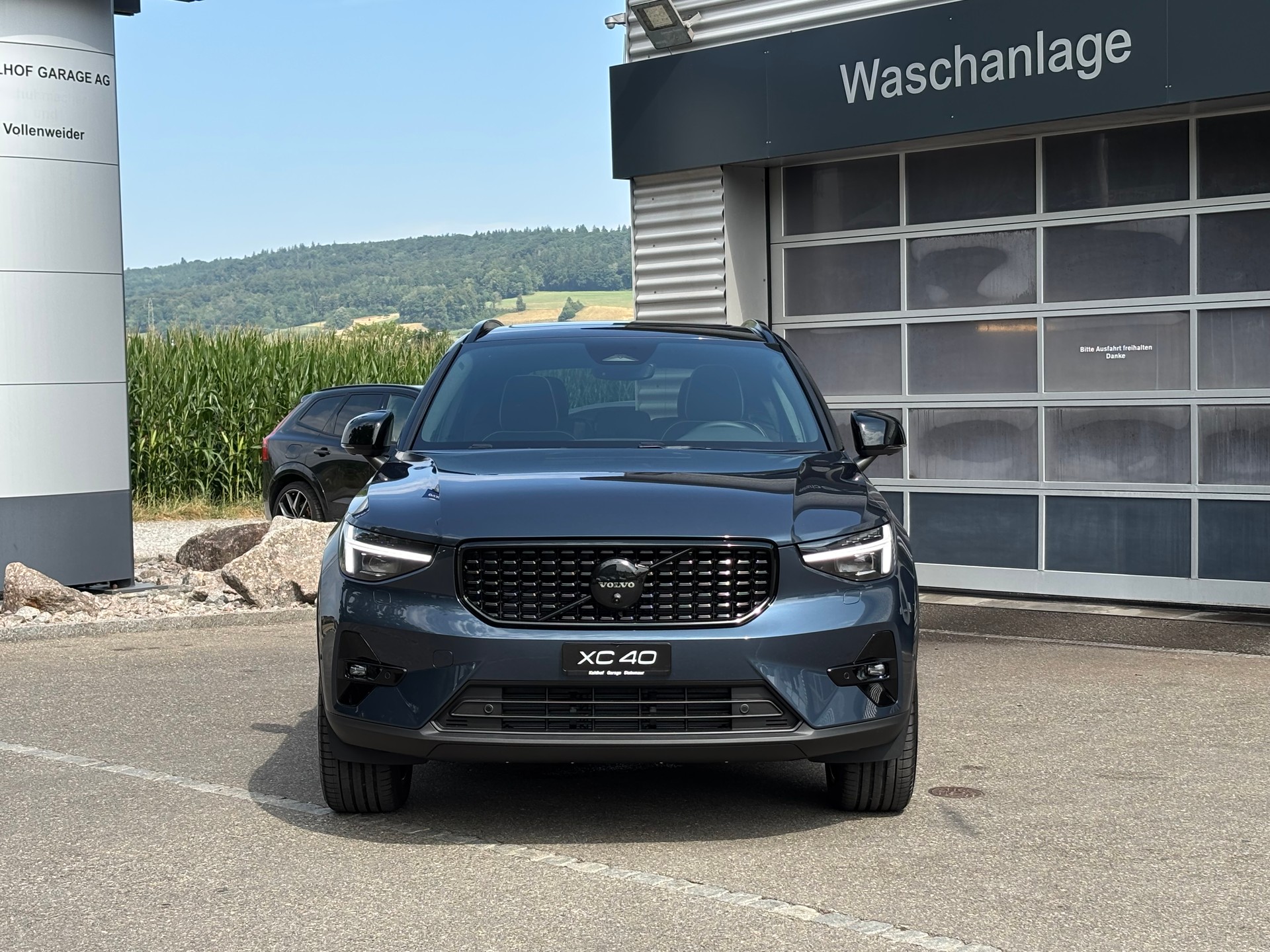 VOLVO XC40 2.0 B4 MH Black Edition-image-6