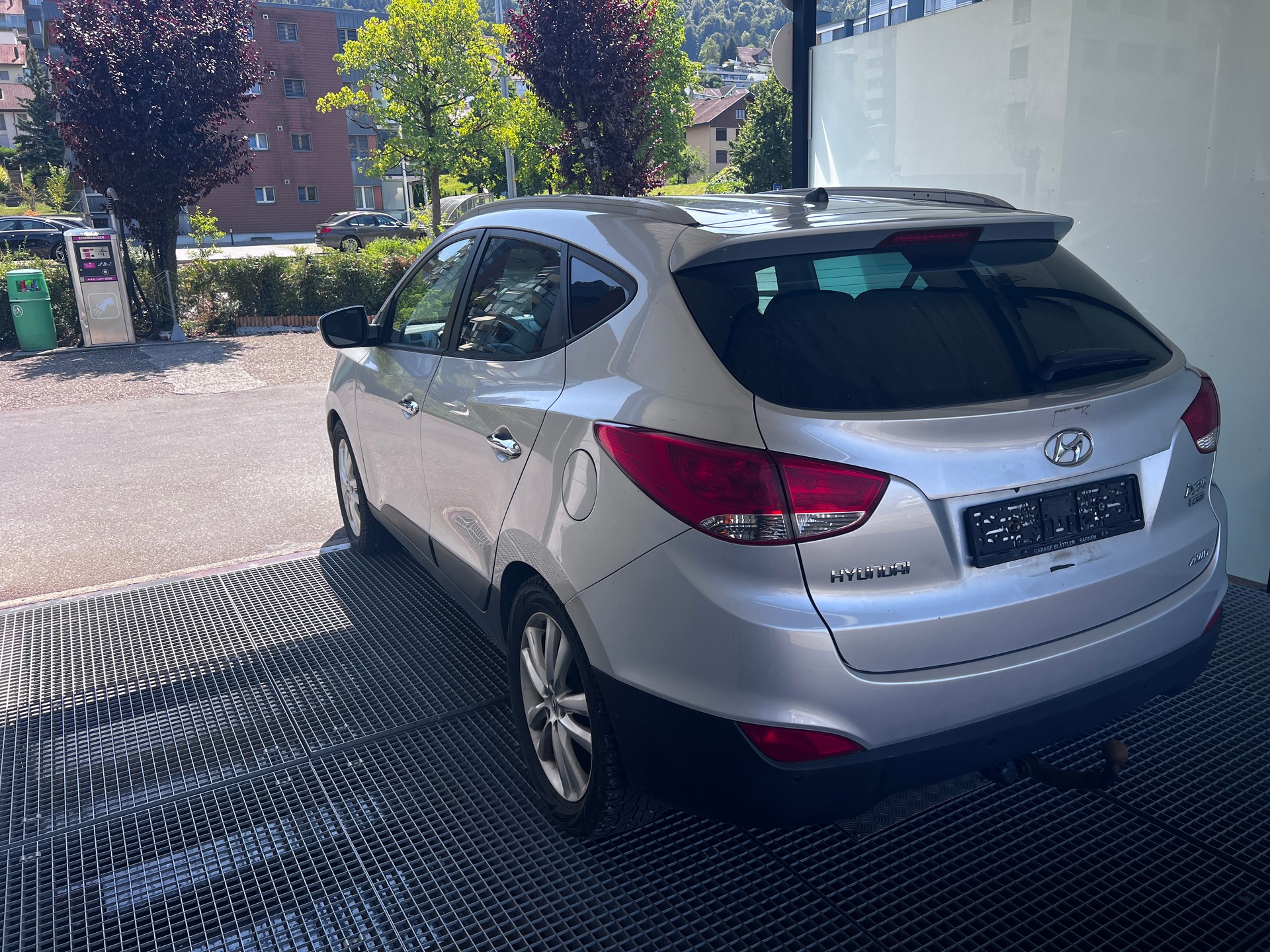 HYUNDAI iX 35 2.0 CRDi Premium 4WD Automatic-image-3