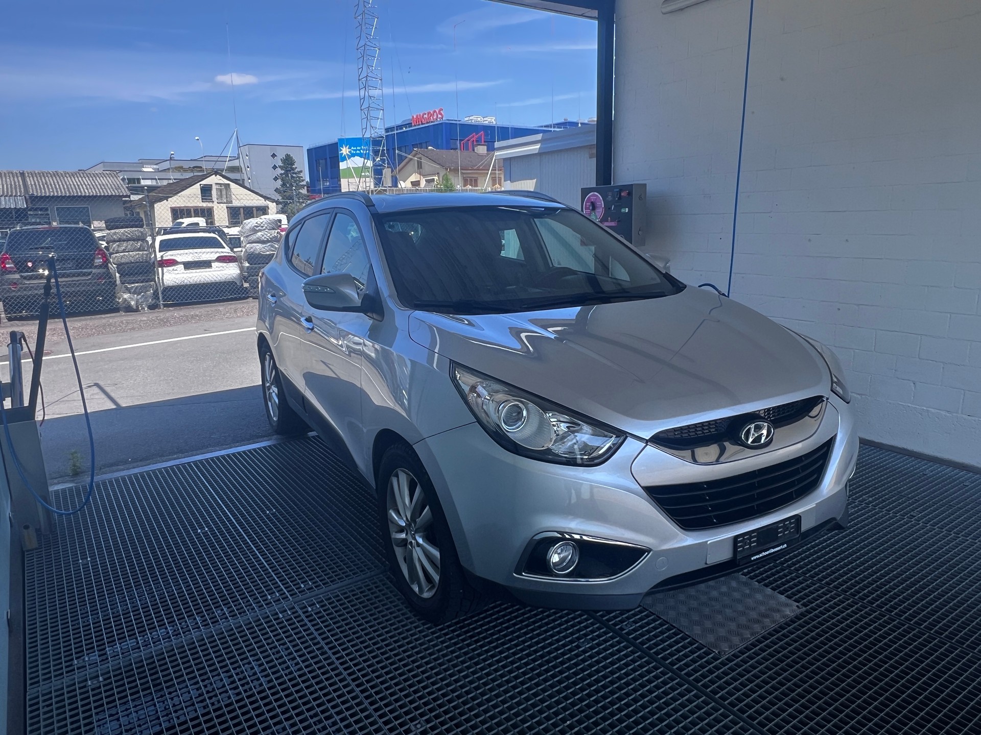 HYUNDAI iX 35 2.0 CRDi Premium 4WD Automatic-image-1
