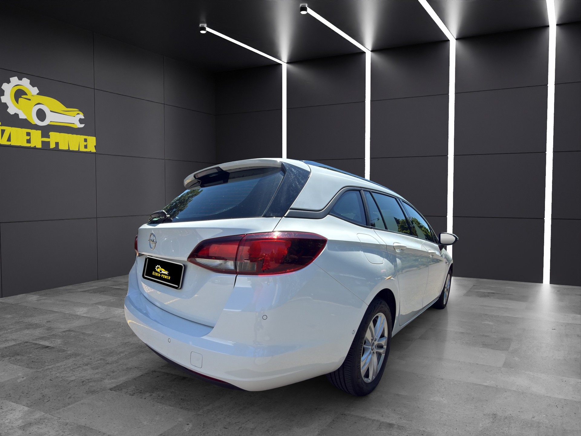 OPEL Astra Sports Tourer 1.5 CDTi Elegance *Spezialpreis*-image-4