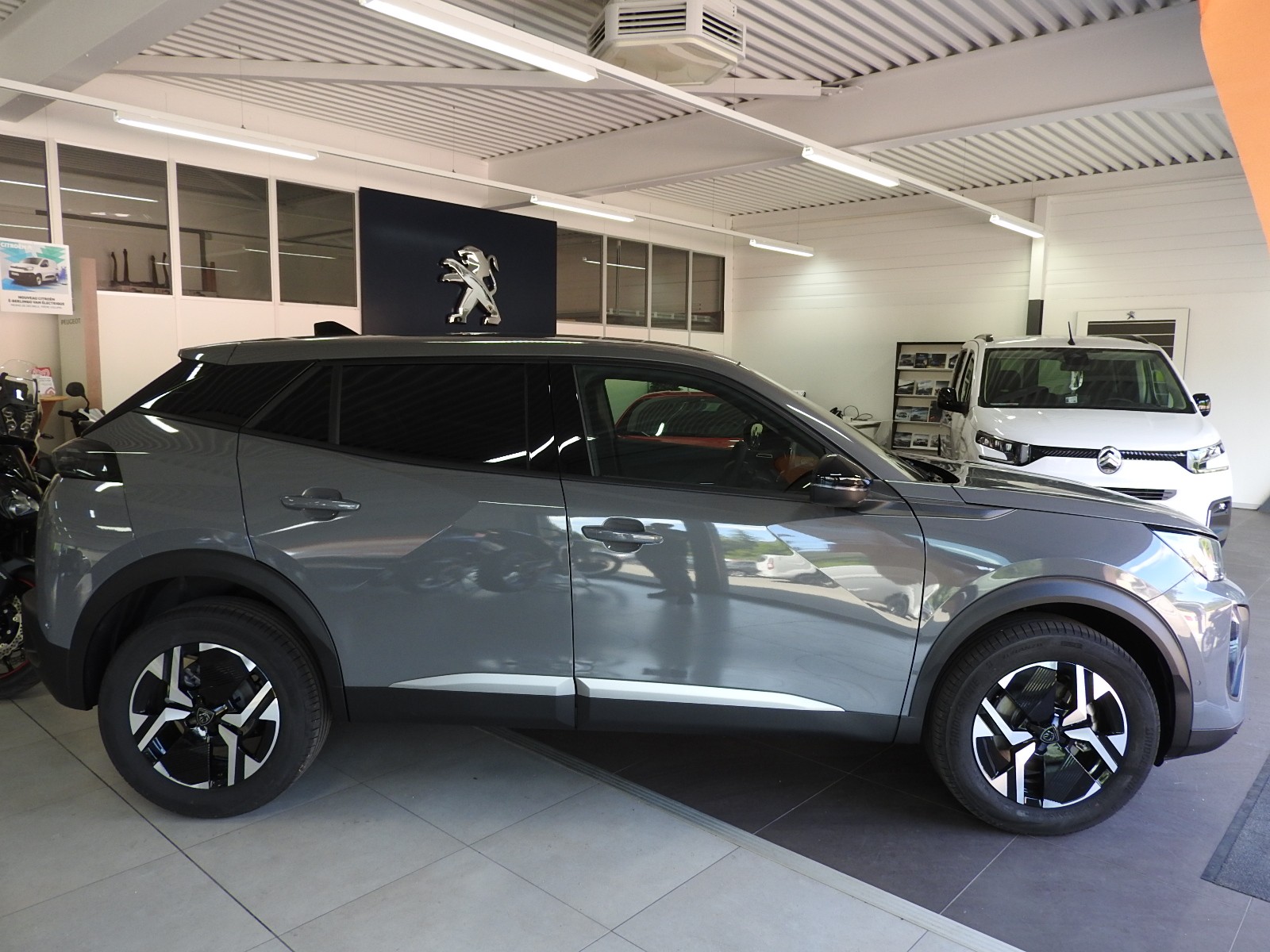 PEUGEOT 208 1.2 MHEV 145 Allure-image-2