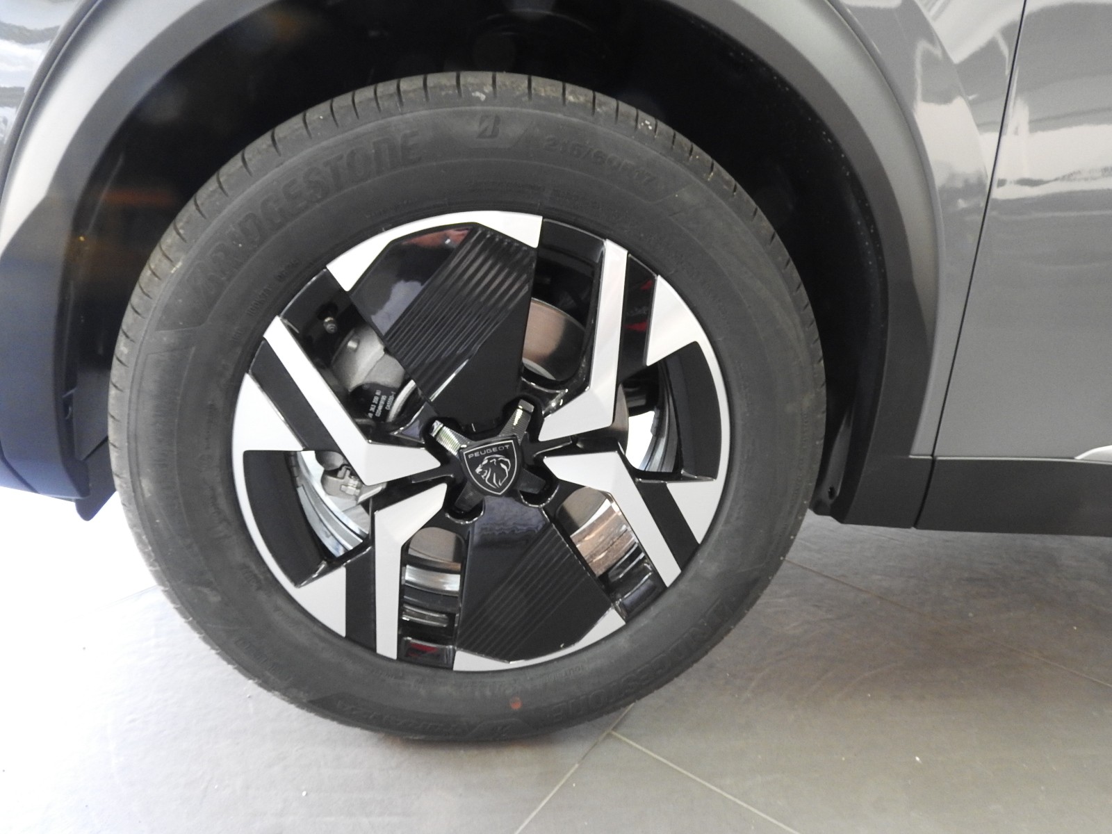 PEUGEOT 208 1.2 MHEV 145 Allure-image-12