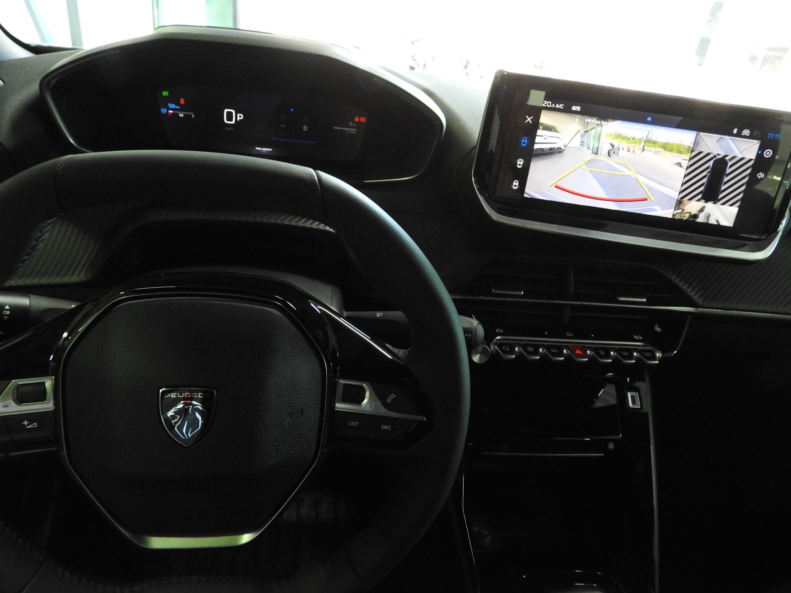 PEUGEOT 208 1.2 MHEV 145 Allure-image-11