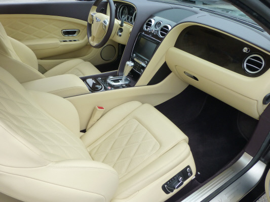 BENTLEY Continental GT 4.0 V8-image-11