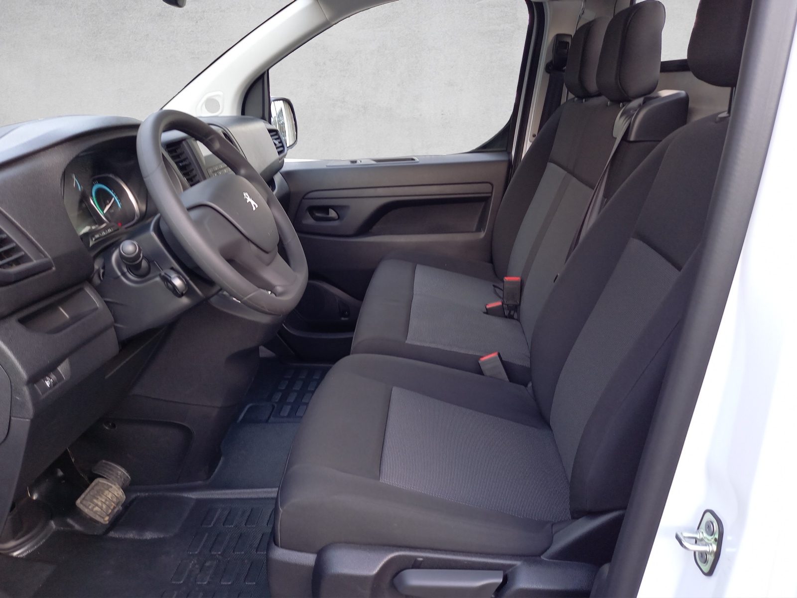 PEUGEOT e-Expert Plattform Standard 75 kWh-image-8