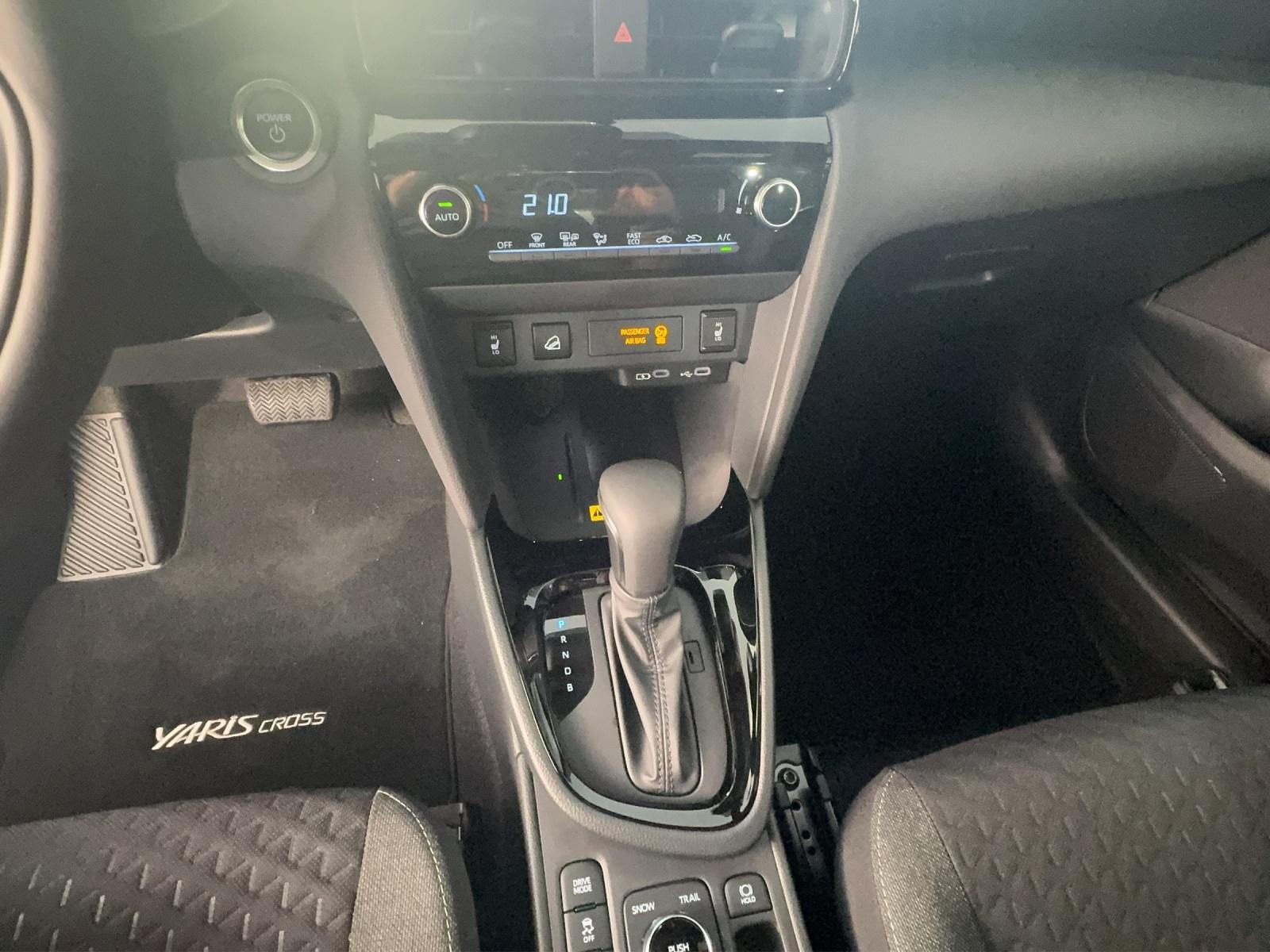 TOYOTA Yaris Cross 1.5 VVT-i HSD Trend AWD-i-image-11