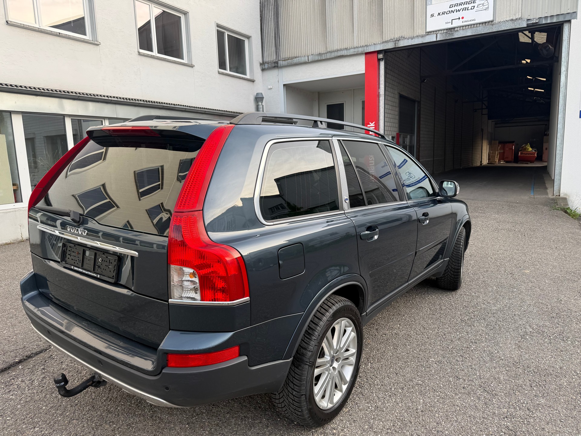 VOLVO XC90 D5 AWD Momentum-image-3