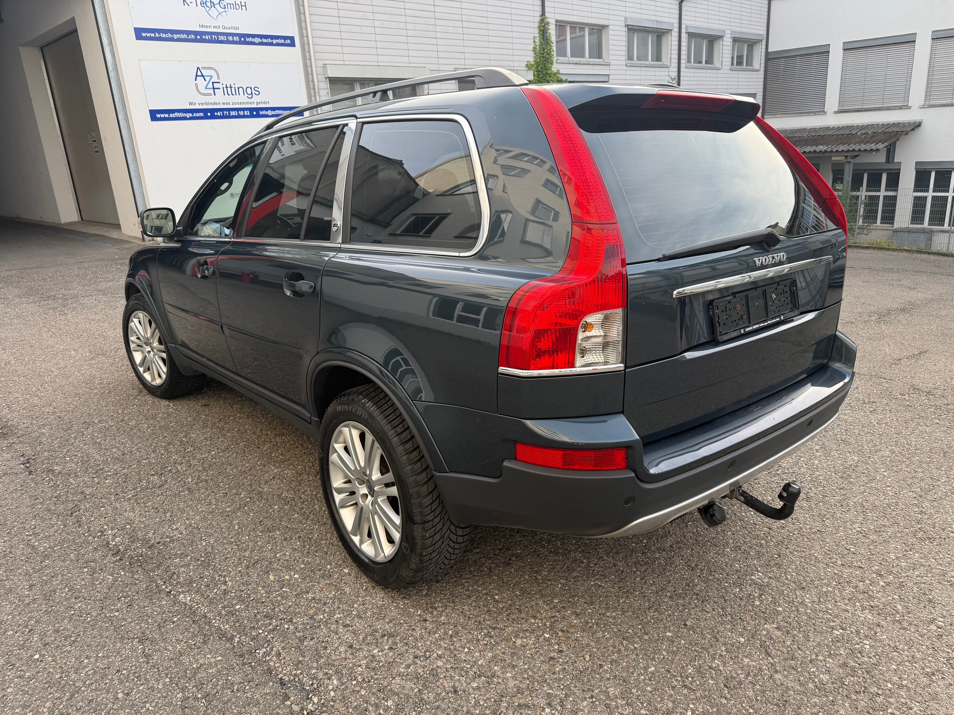 VOLVO XC90 D5 AWD Momentum-image-4