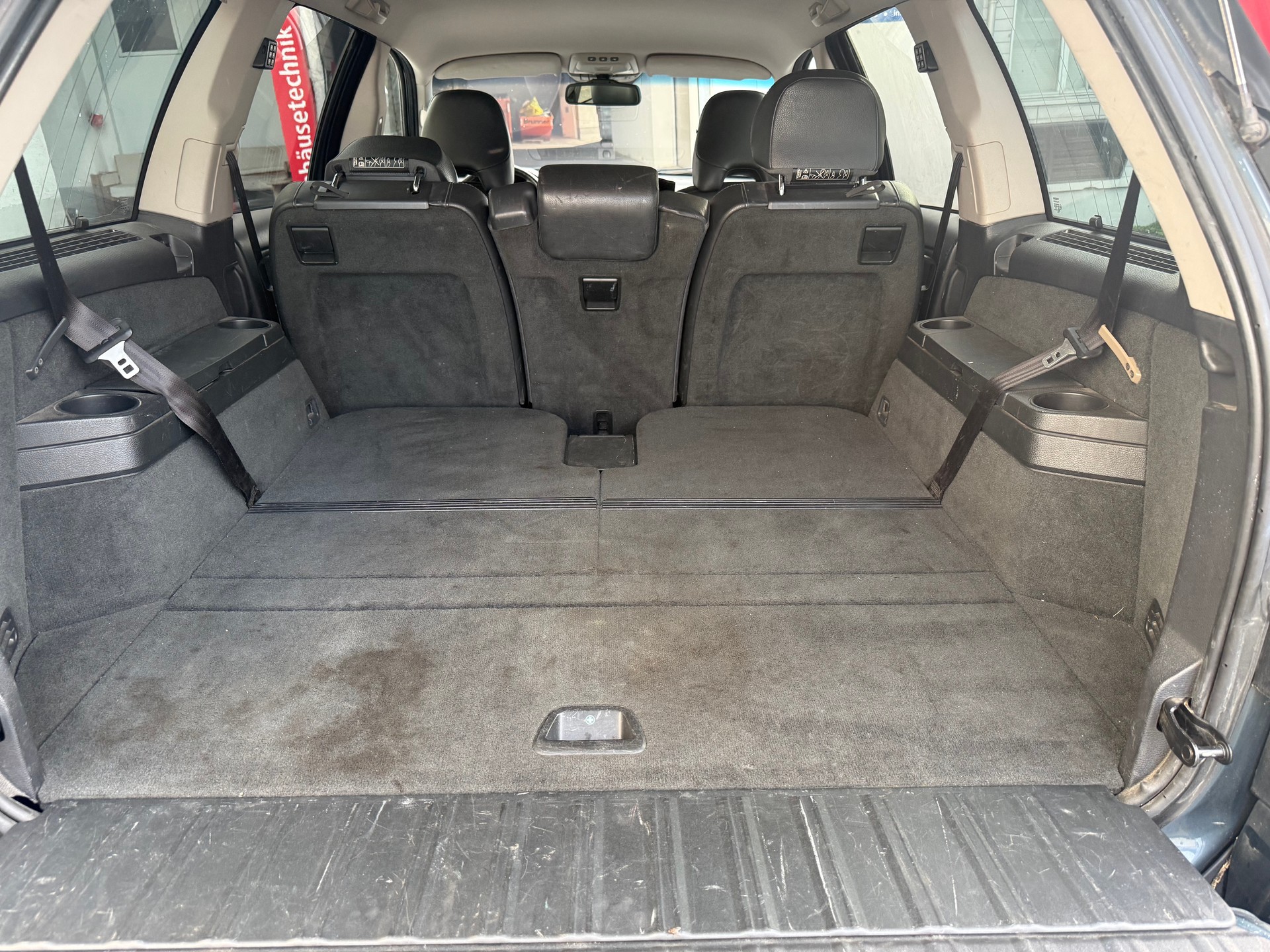 VOLVO XC90 D5 AWD Momentum-image-10