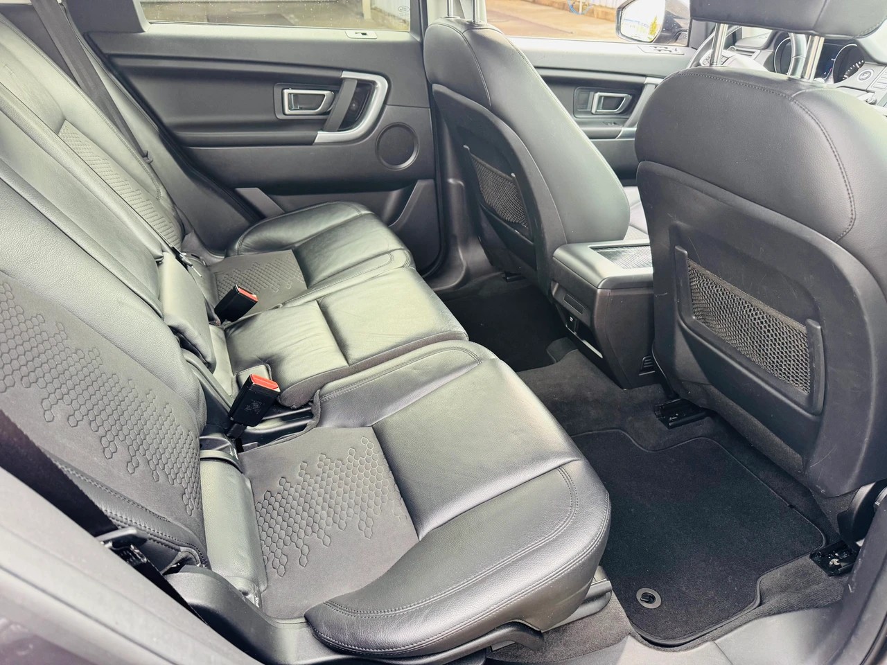 LAND ROVER Discovery Sport 2.0 TD4 SE AT9-image-9