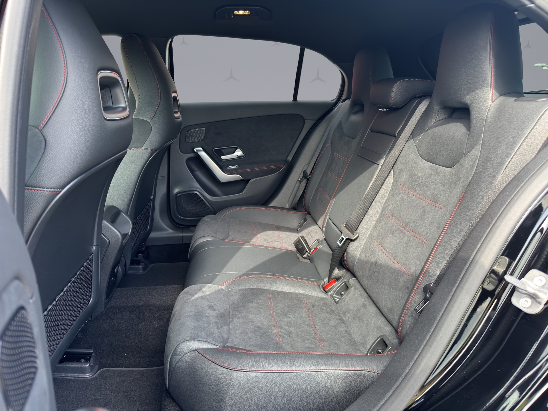 MERCEDES-BENZ A 200 Night Star AMG Line-image-12