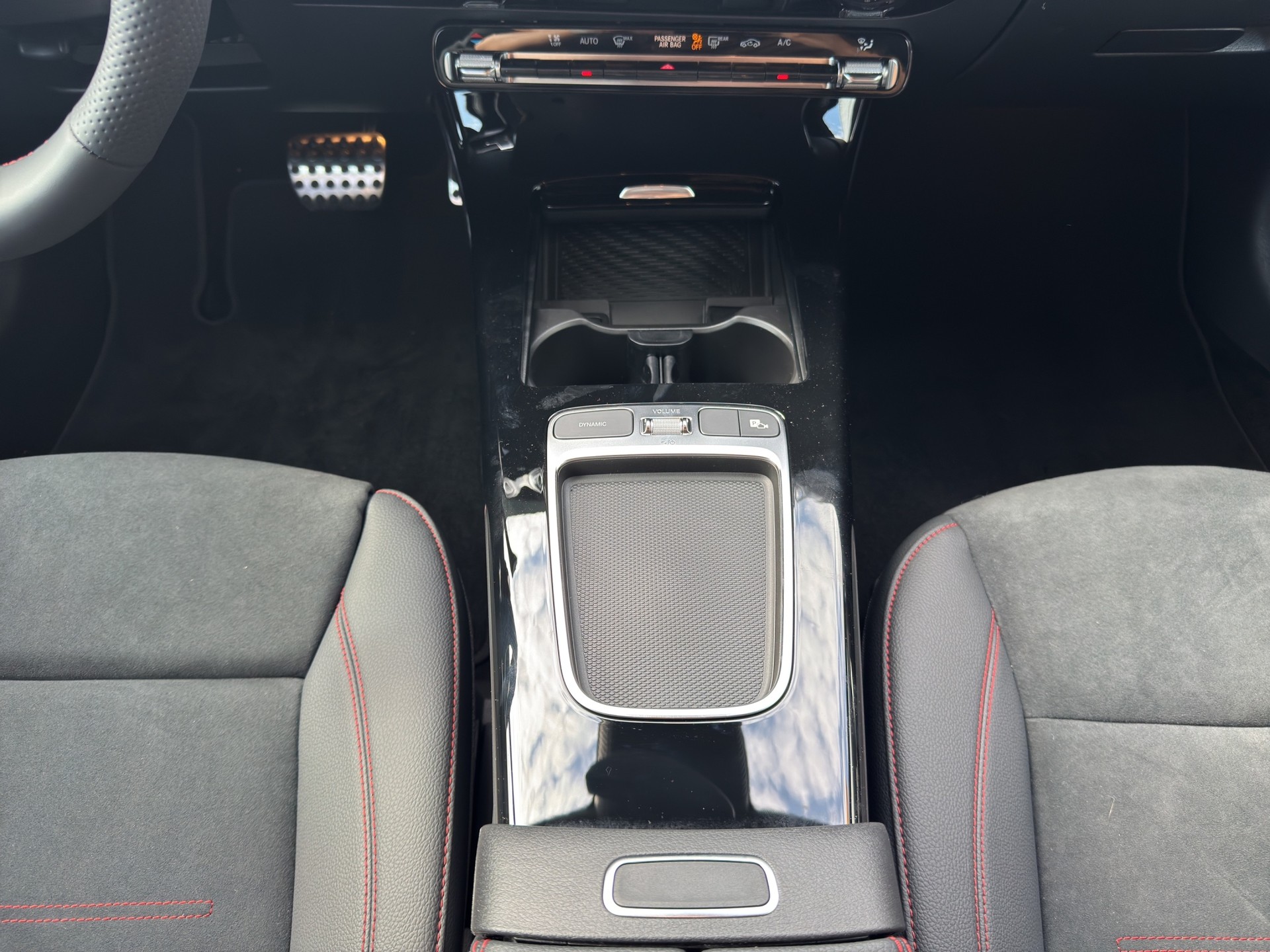 MERCEDES-BENZ A 200 Night Star AMG Line-image-14