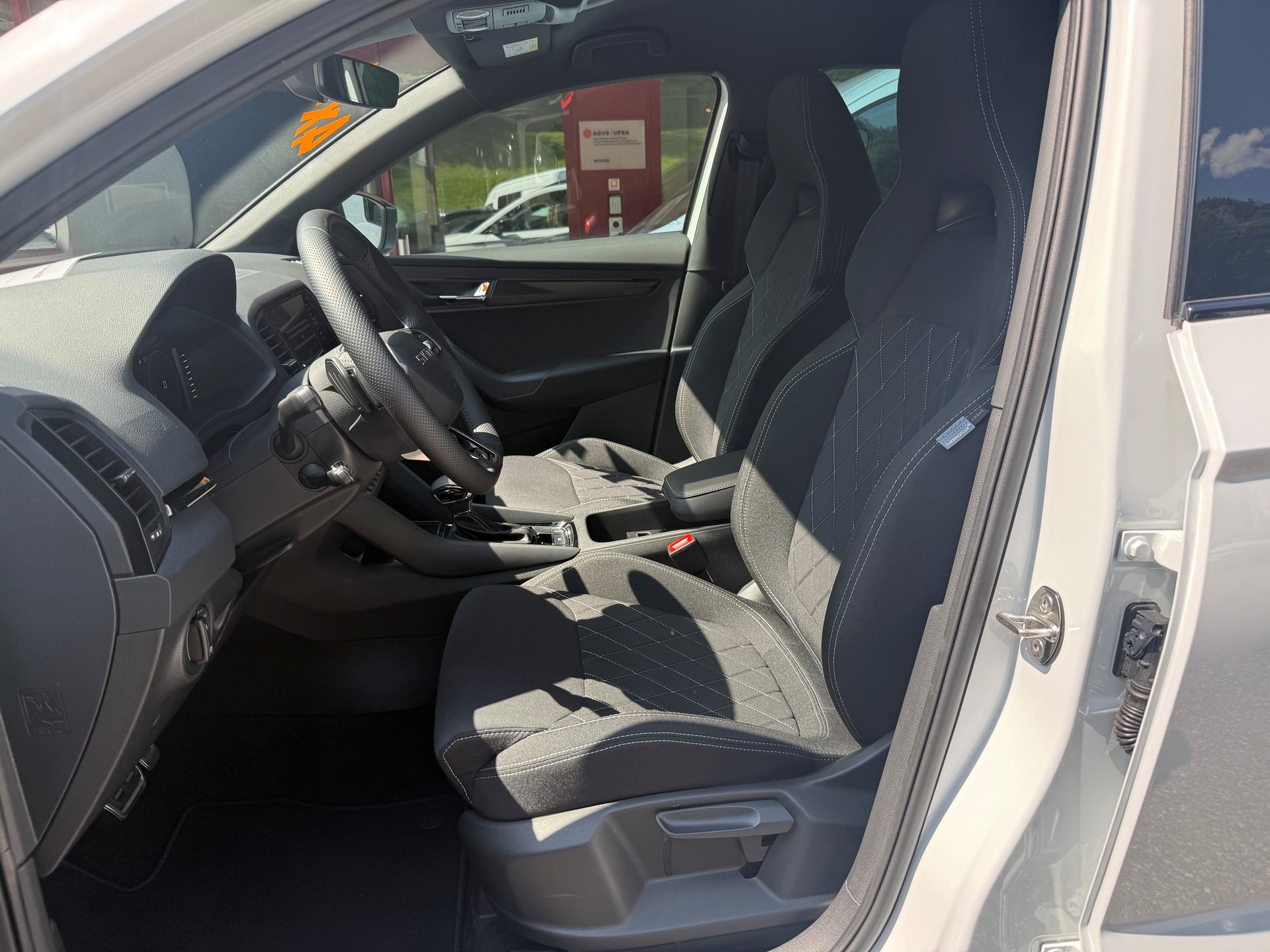 SKODA Karoq 2.0 TSI SportLine 4x4 DSG-image-9