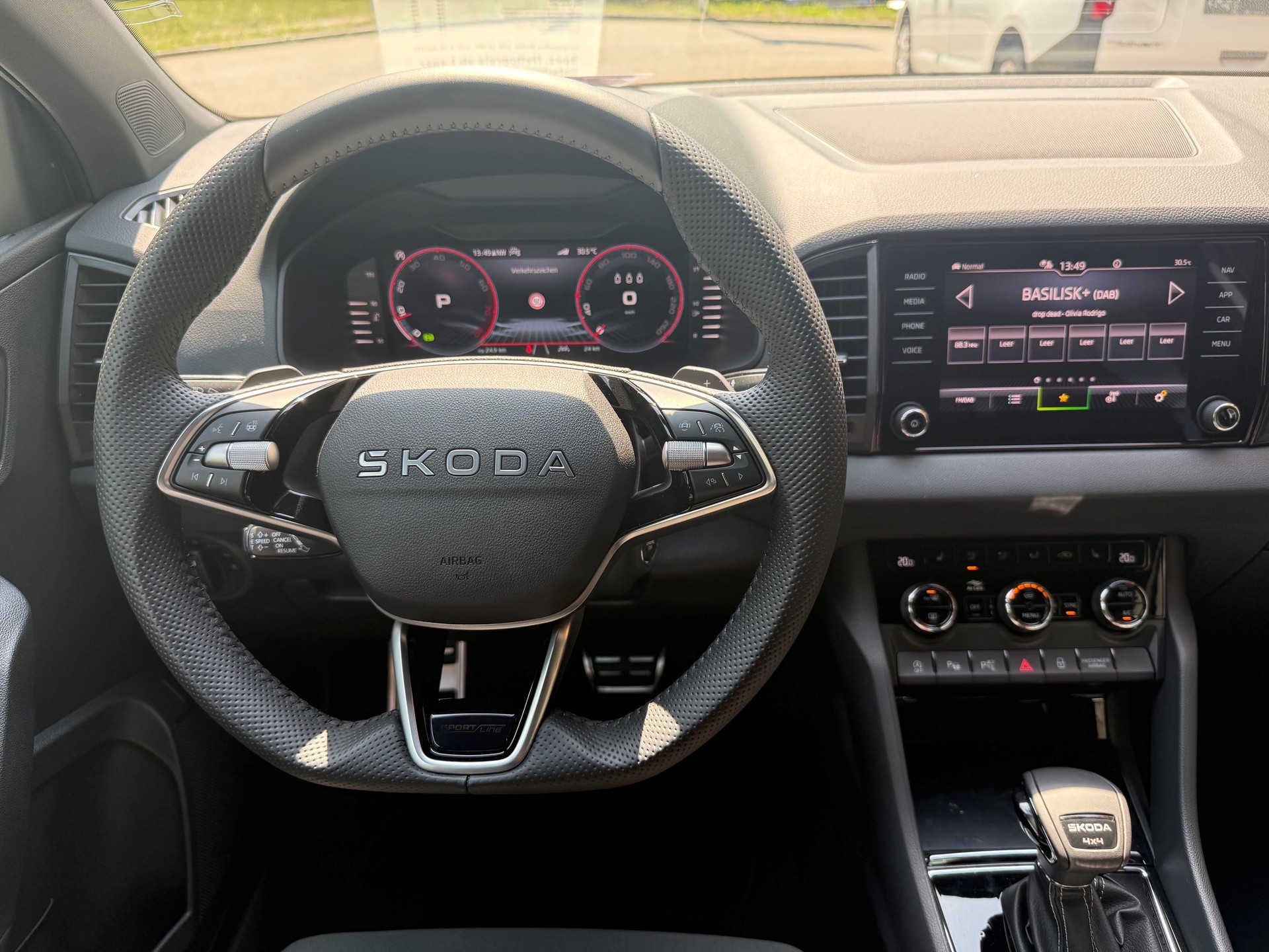 SKODA Karoq 2.0 TSI SportLine 4x4 DSG-image-8