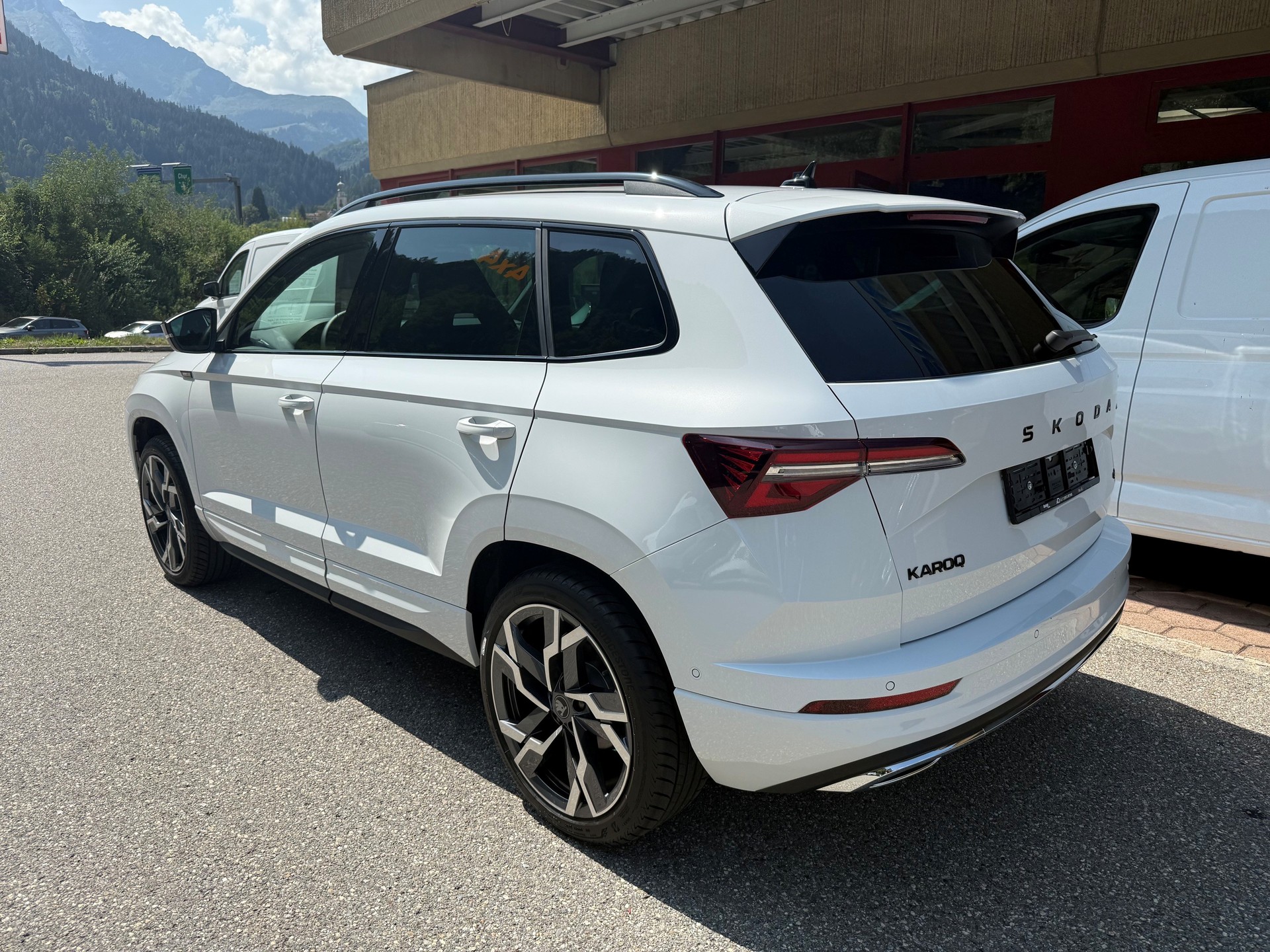 SKODA Karoq 2.0 TSI SportLine 4x4 DSG-image-4