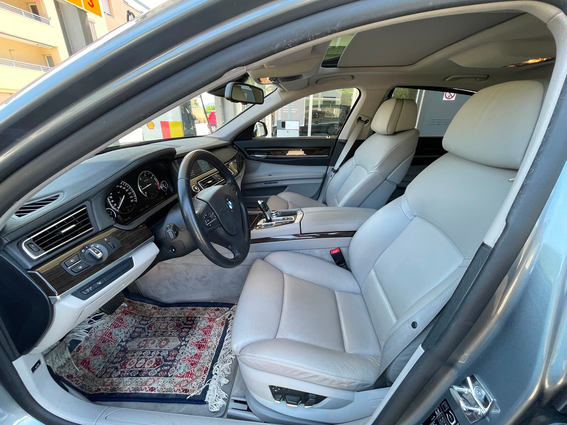 BMW 730d-image-12
