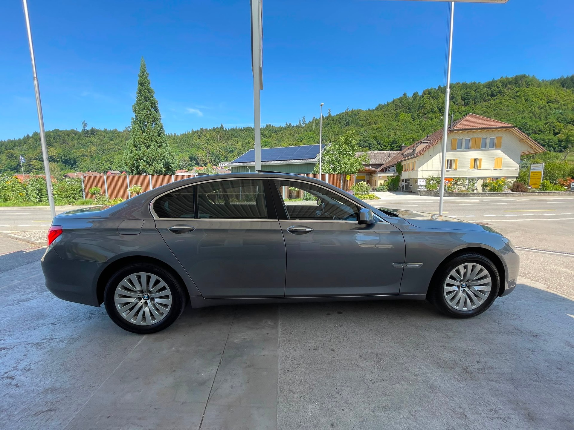 BMW 730d-image-9