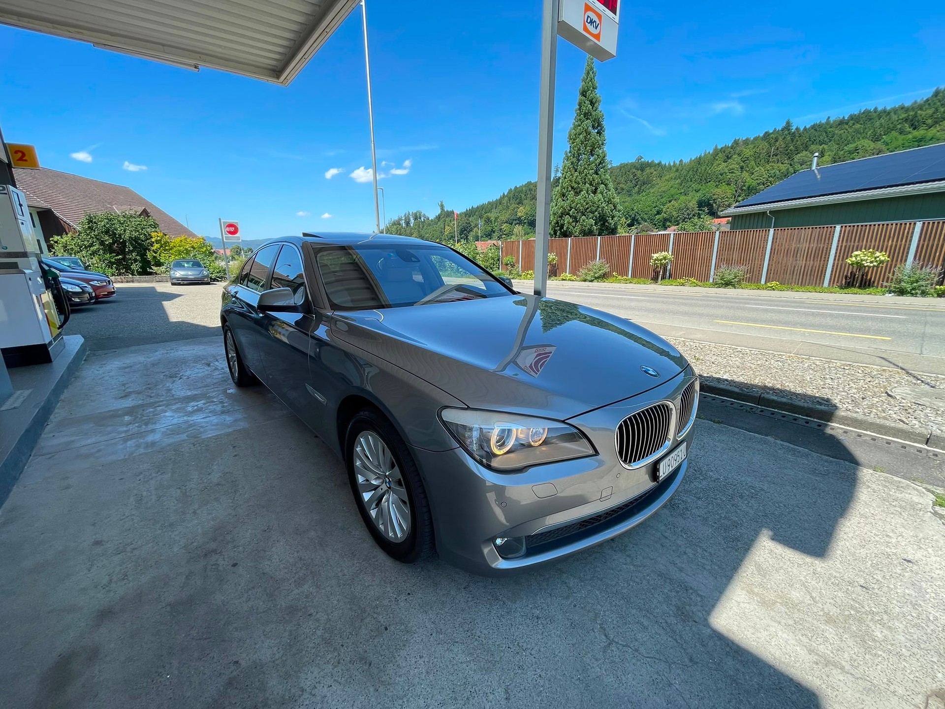 BMW 730d-image-2