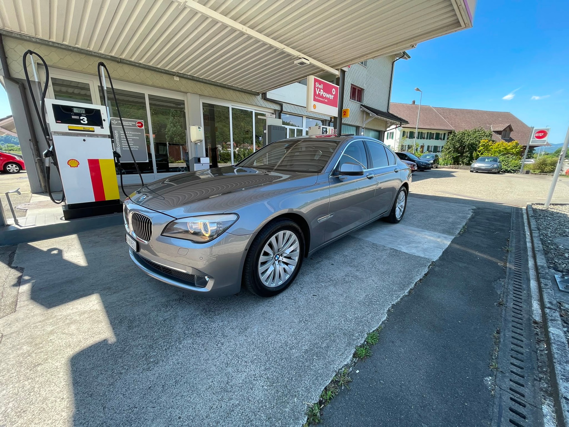 BMW 730d-image-0