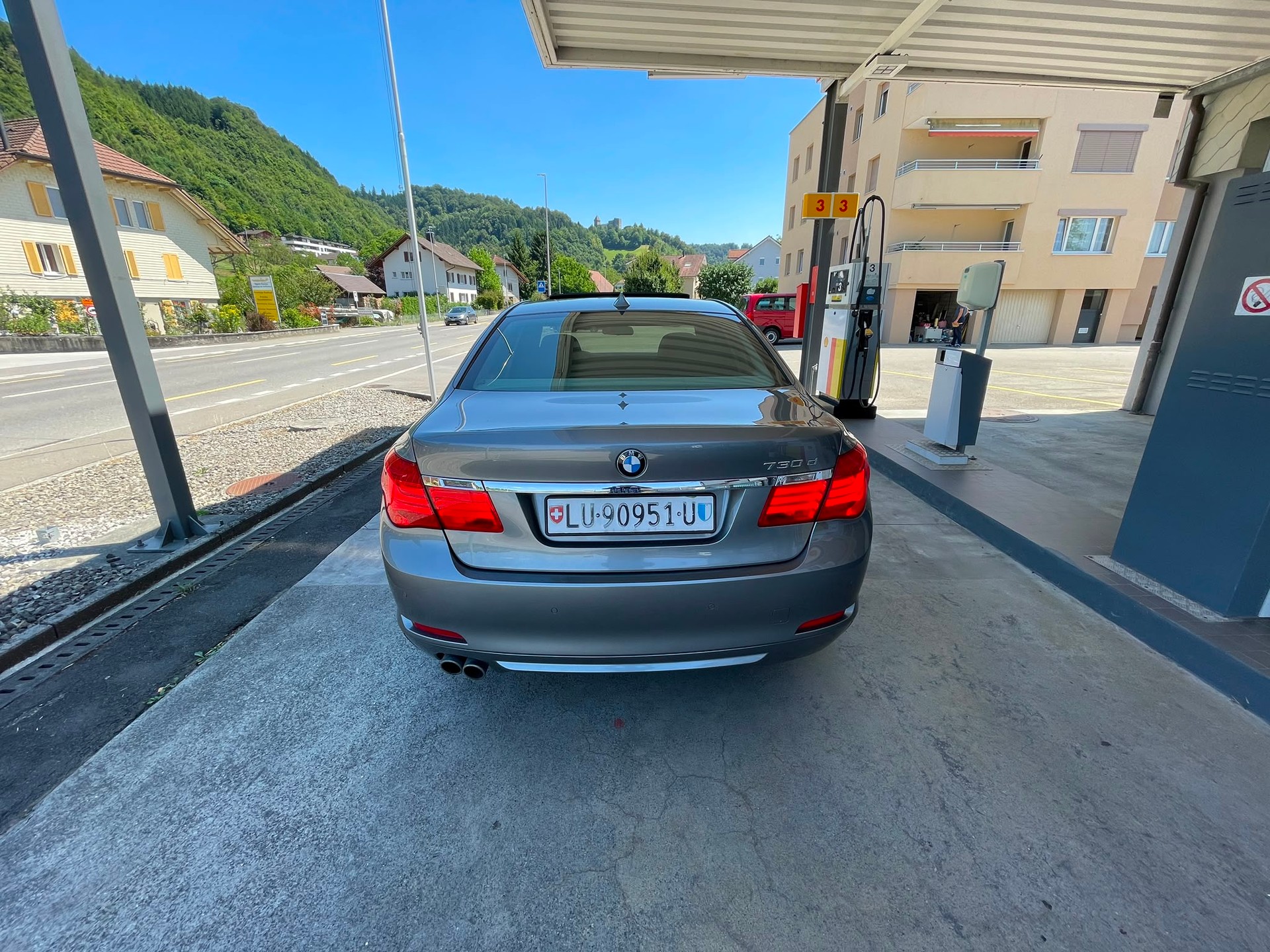 BMW 730d-image-8