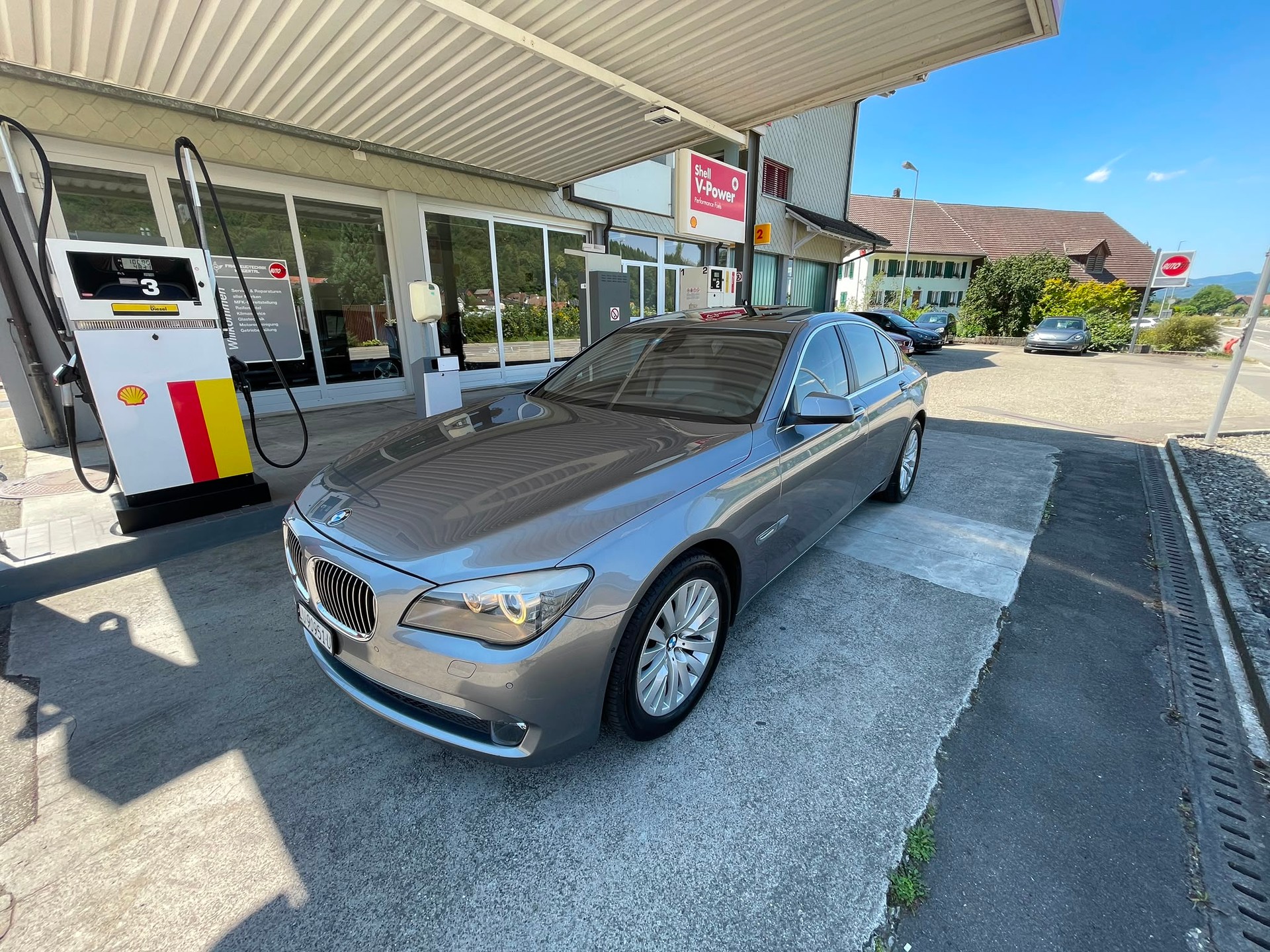 BMW 730d-image-1