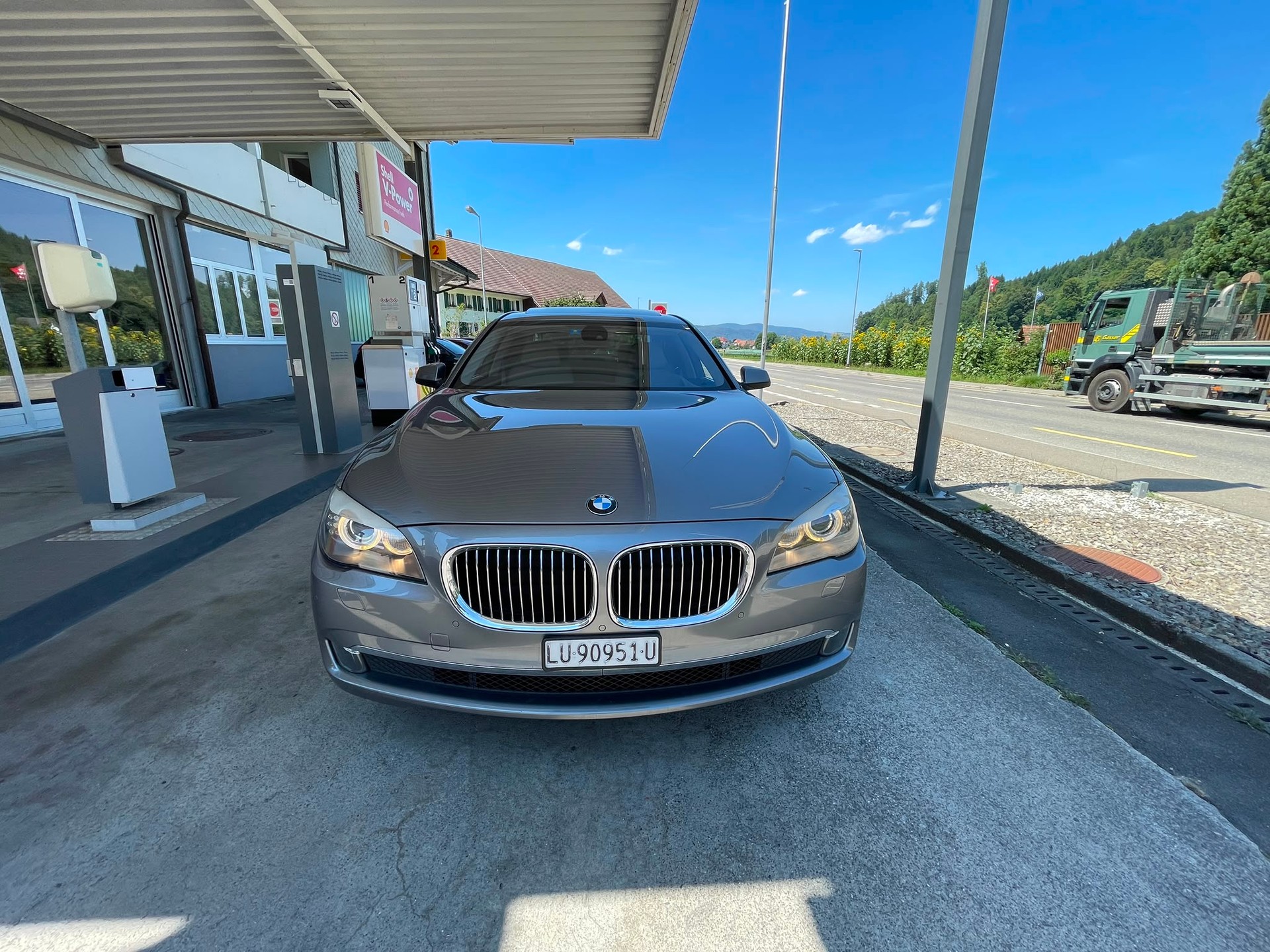 BMW 730d-image-7