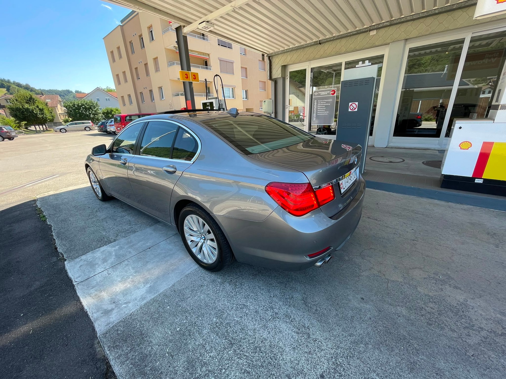 BMW 730d-image-5