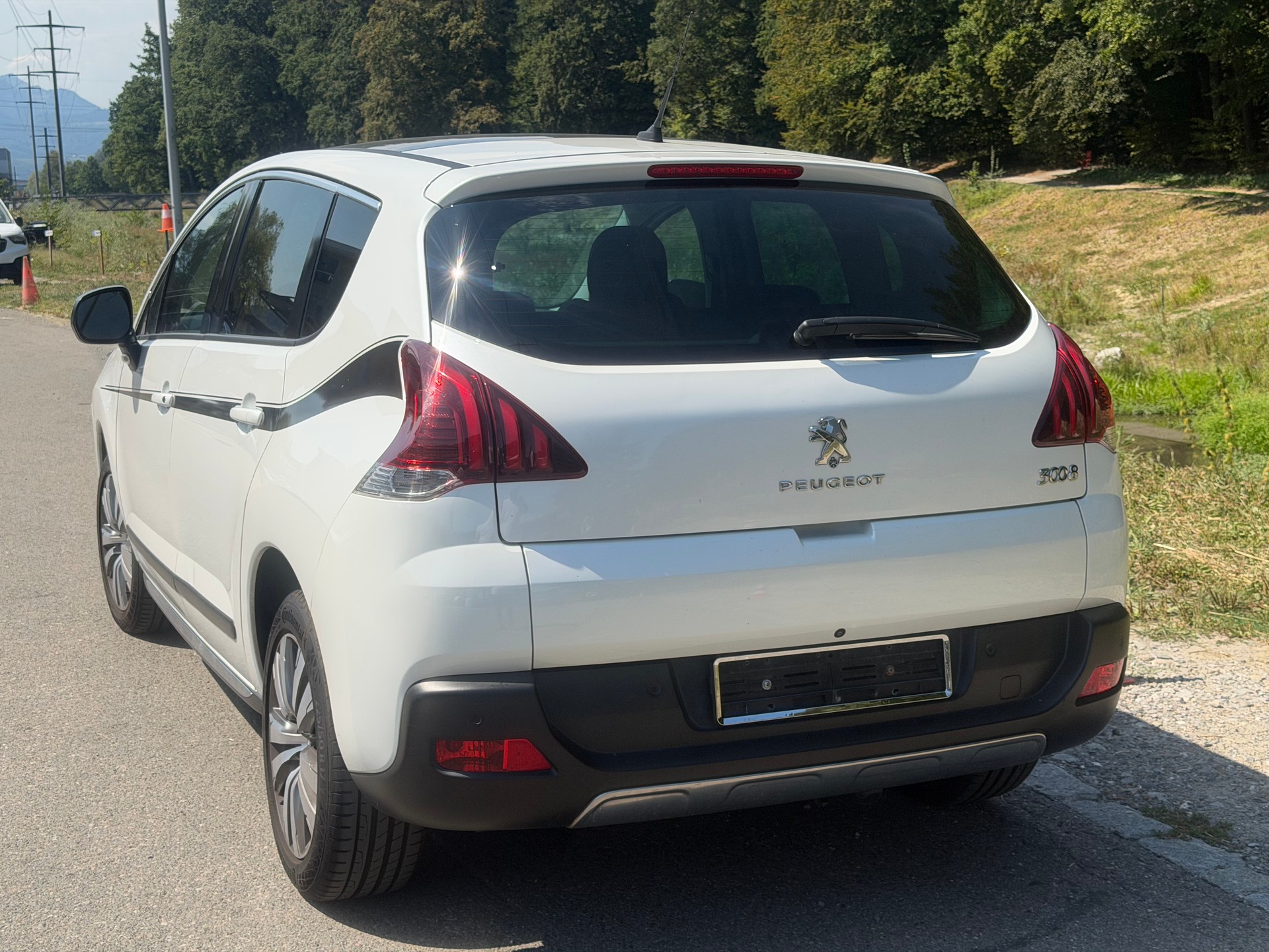 PEUGEOT 3008 1.6 1THP Allure Tiptronic-image-2