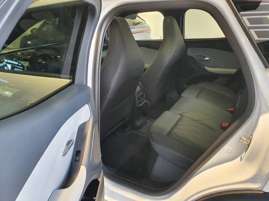 FORD Explorer Extended Range Premium AWD-image-11