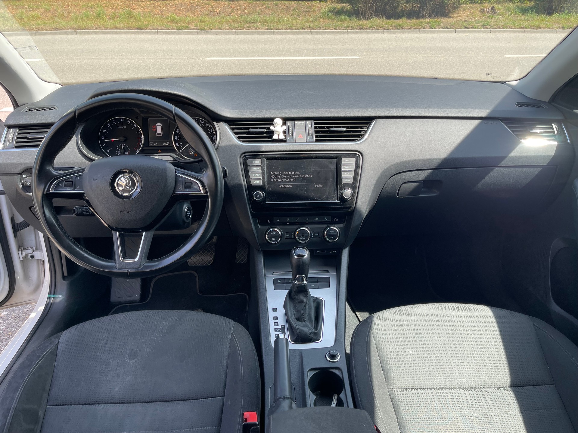 SKODA Octavia Combi 2.0 TDI Style DSG-image-9