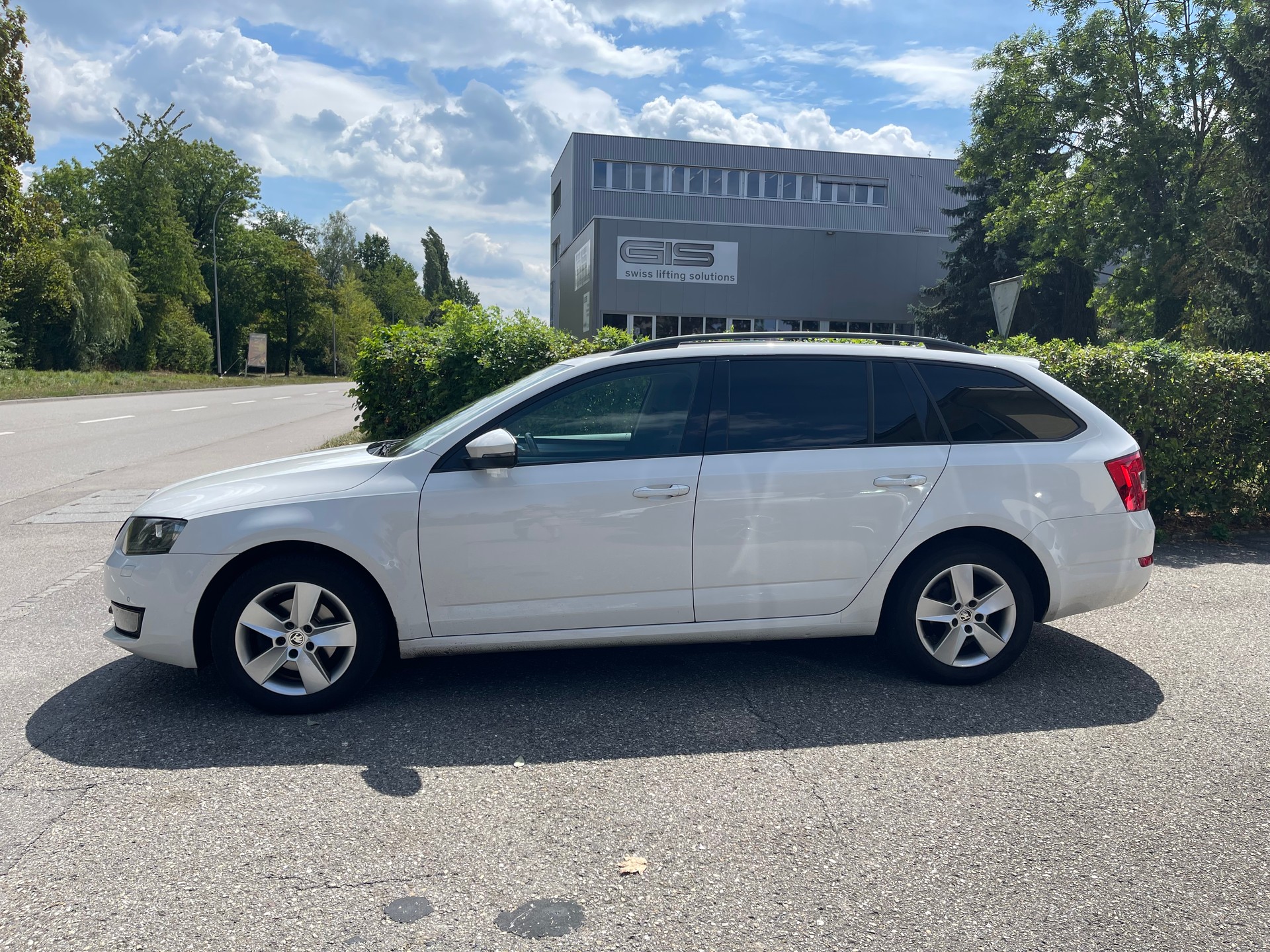 SKODA Octavia Combi 2.0 TDI Style DSG-image-1