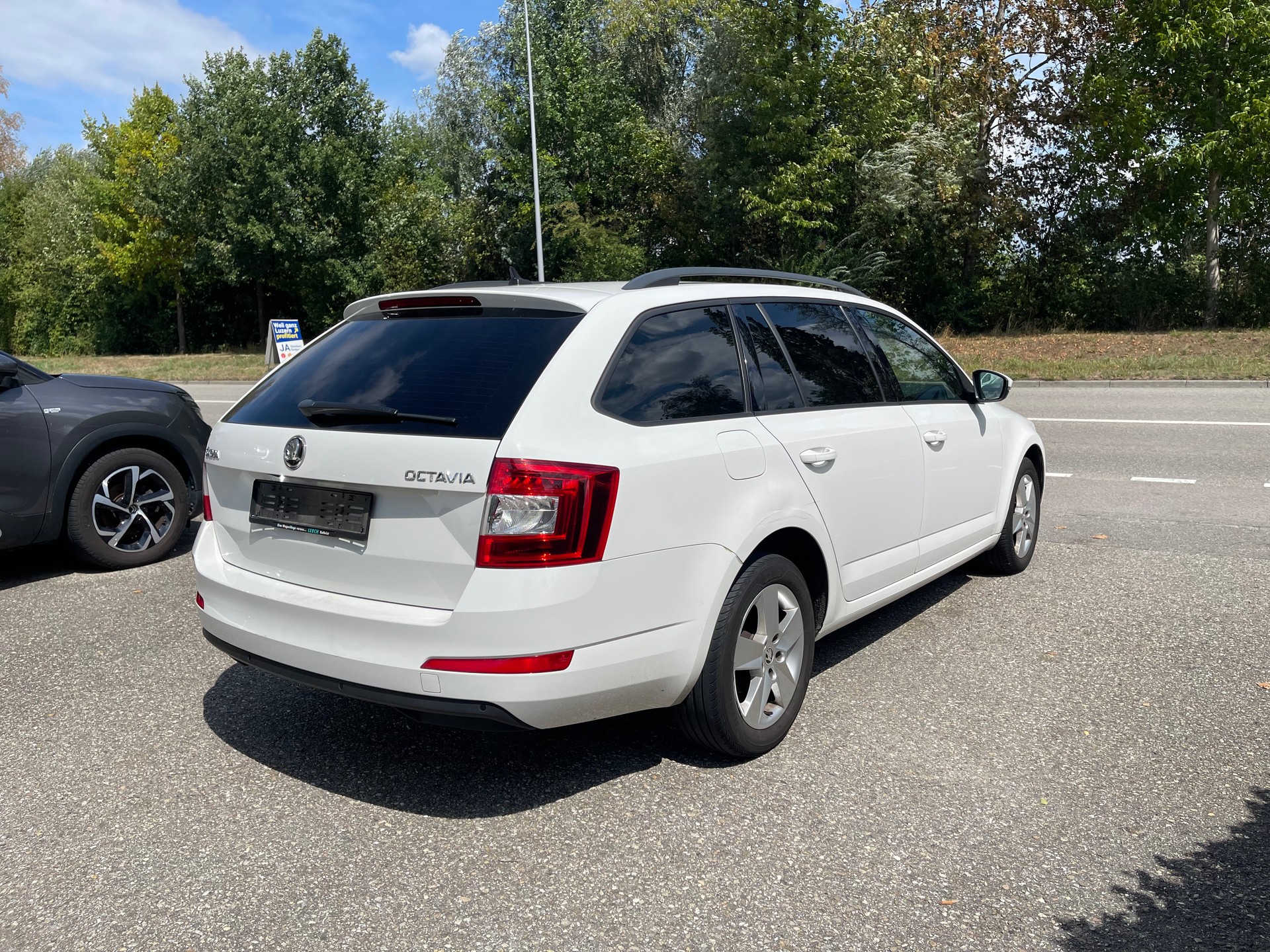 SKODA Octavia Combi 2.0 TDI Style DSG-image-4