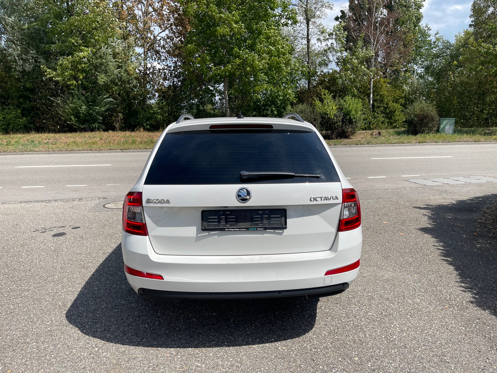 SKODA Octavia Combi 2.0 TDI Style DSG-image-3