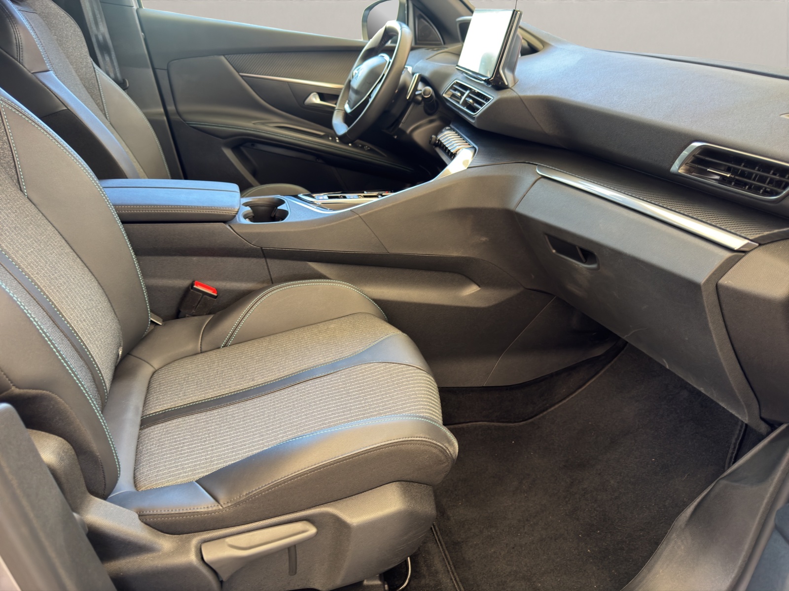 PEUGEOT 3008 1.2 PureTech Allure Pack-image-11