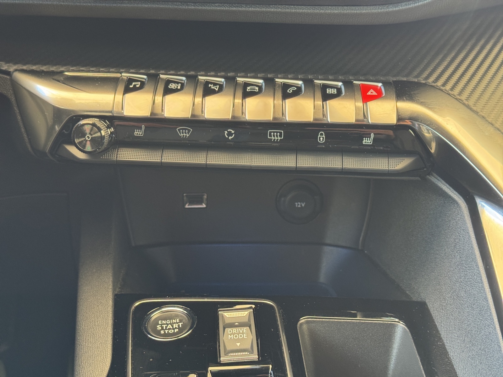 PEUGEOT 3008 1.2 PureTech Allure Pack-image-17
