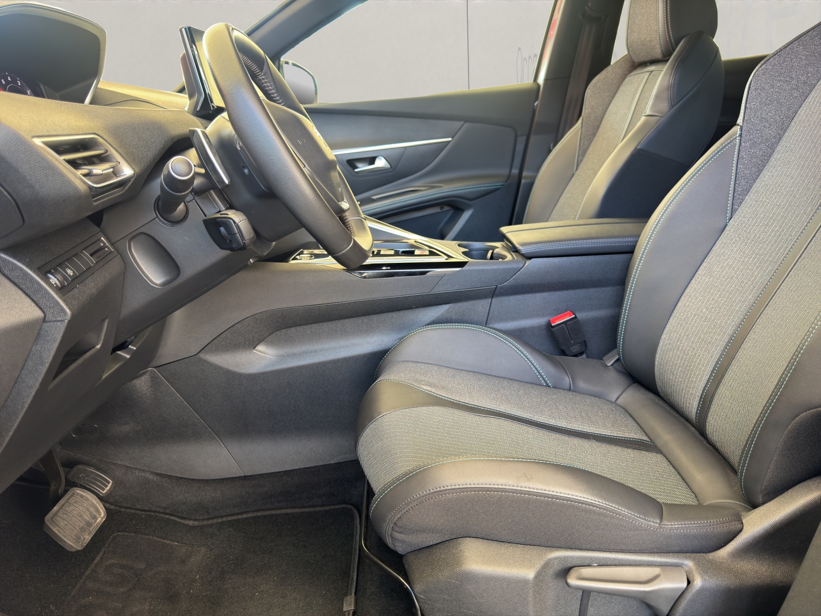 PEUGEOT 3008 1.2 PureTech Allure Pack-image-12