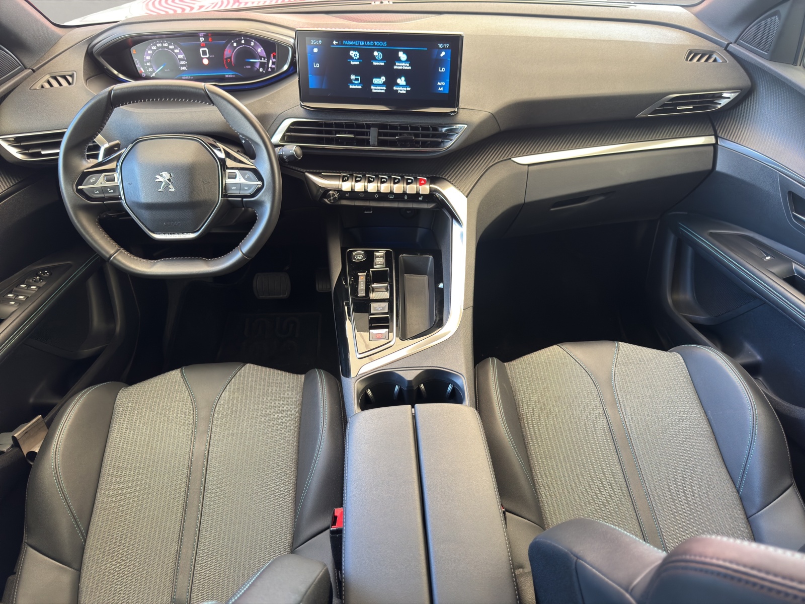 PEUGEOT 3008 1.2 PureTech Allure Pack-image-9