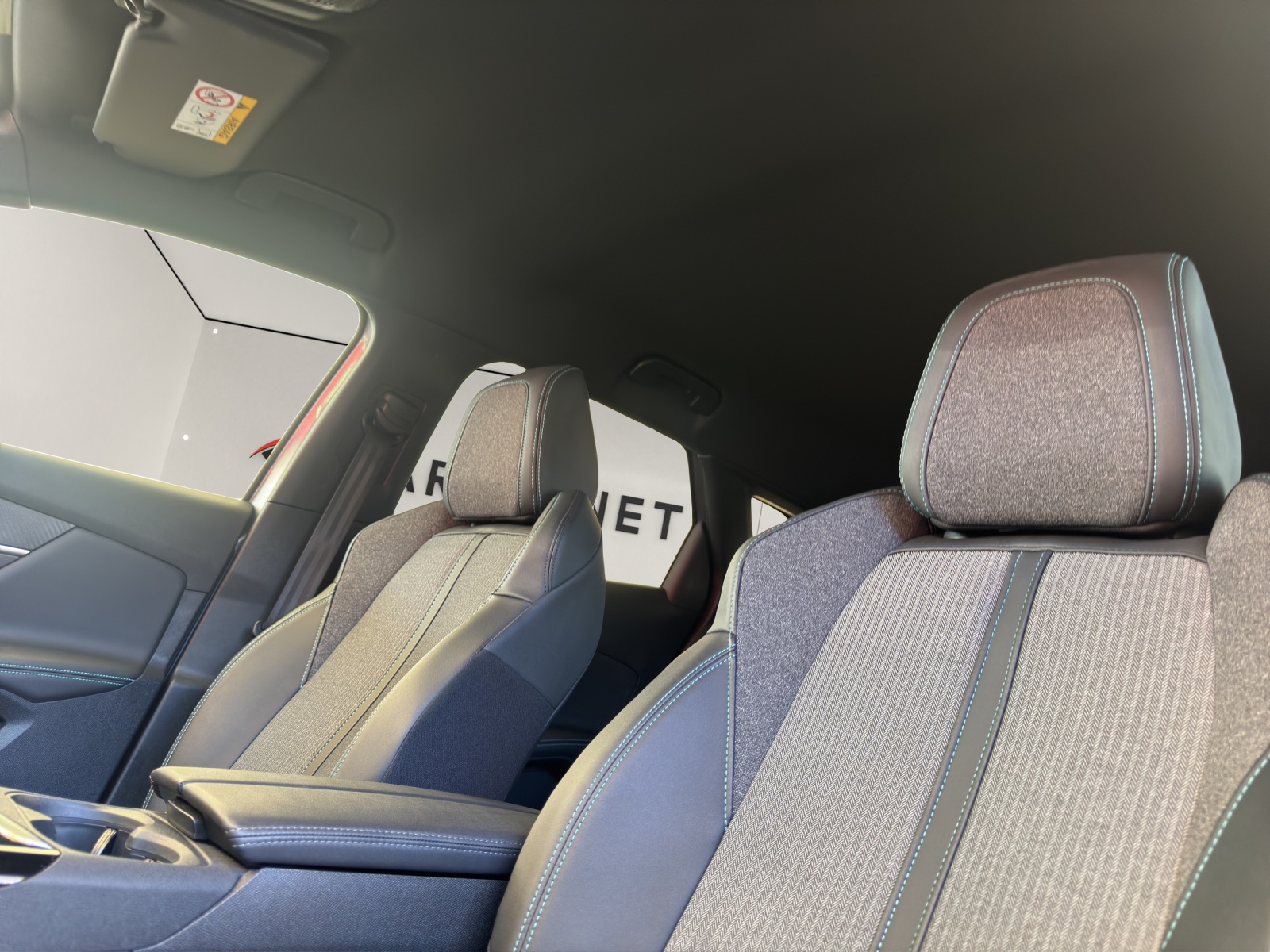 PEUGEOT 3008 1.2 PureTech Allure Pack-image-18