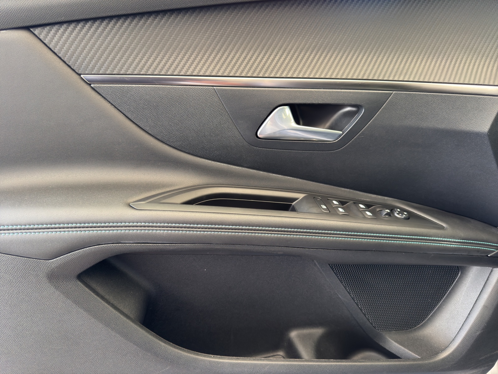 PEUGEOT 3008 1.2 PureTech Allure Pack-image-19