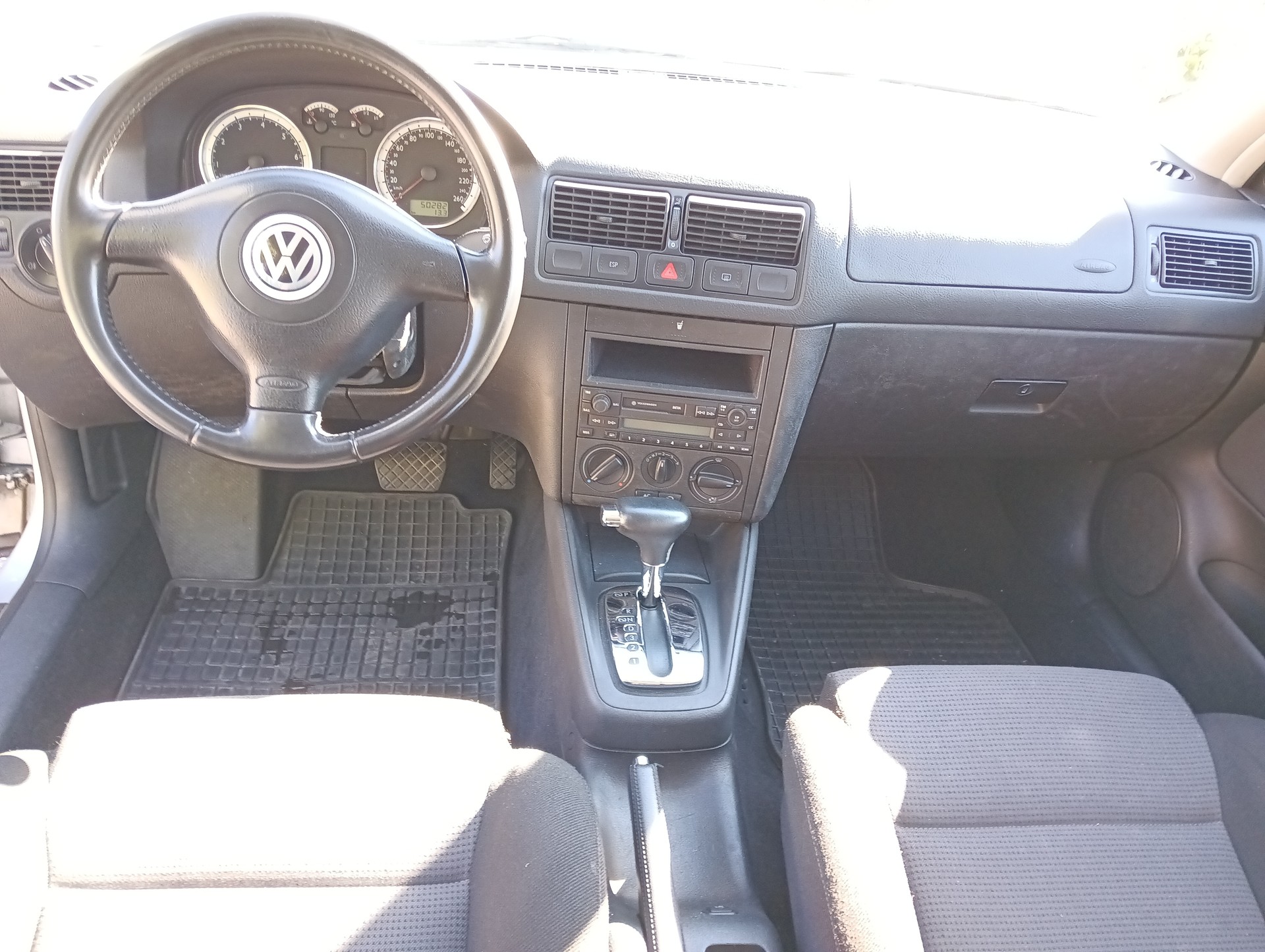 VW Golf Variant 1.6 Comfortline Automatic-image-9