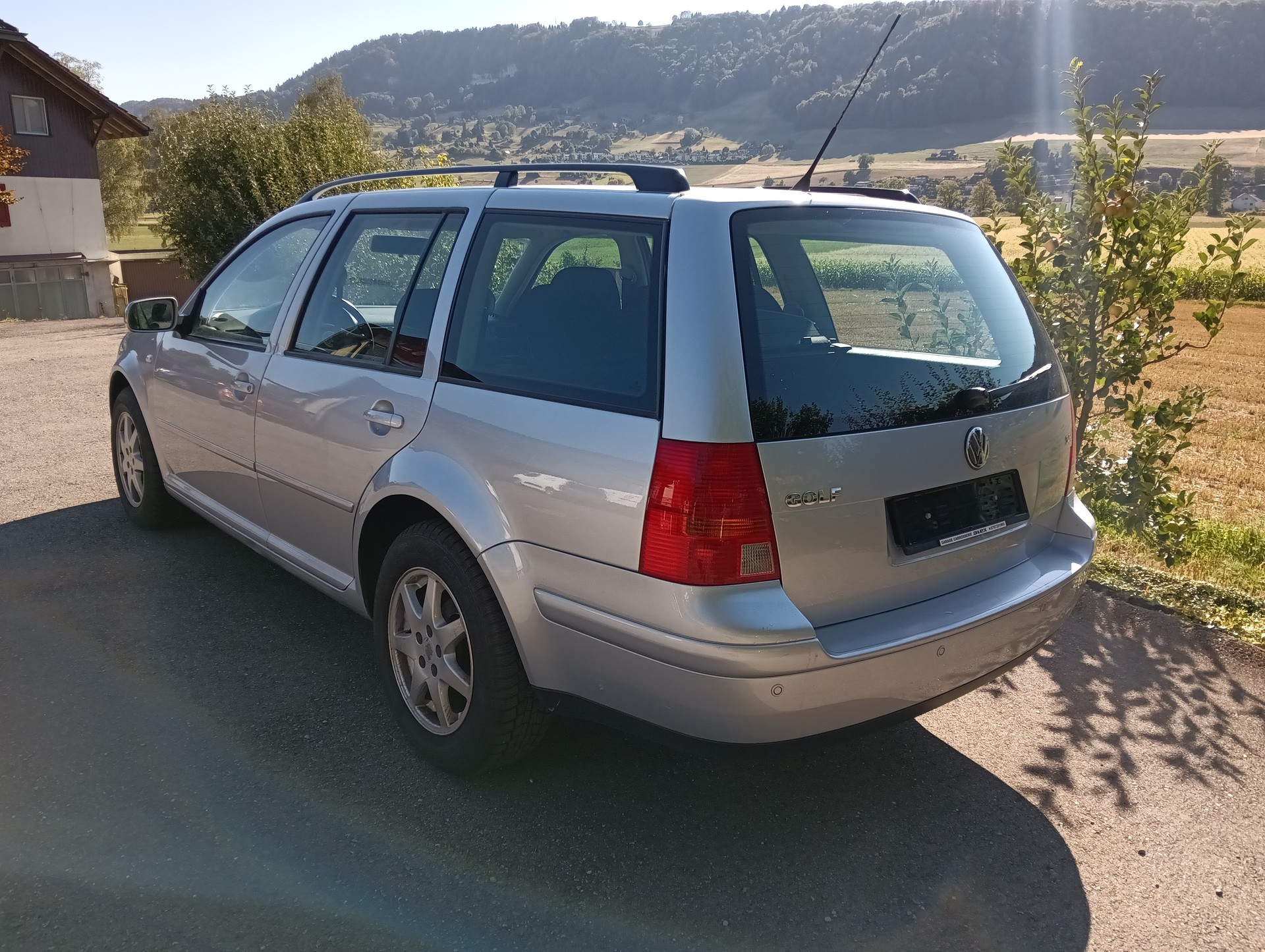 VW Golf Variant 1.6 Comfortline Automatic-image-3