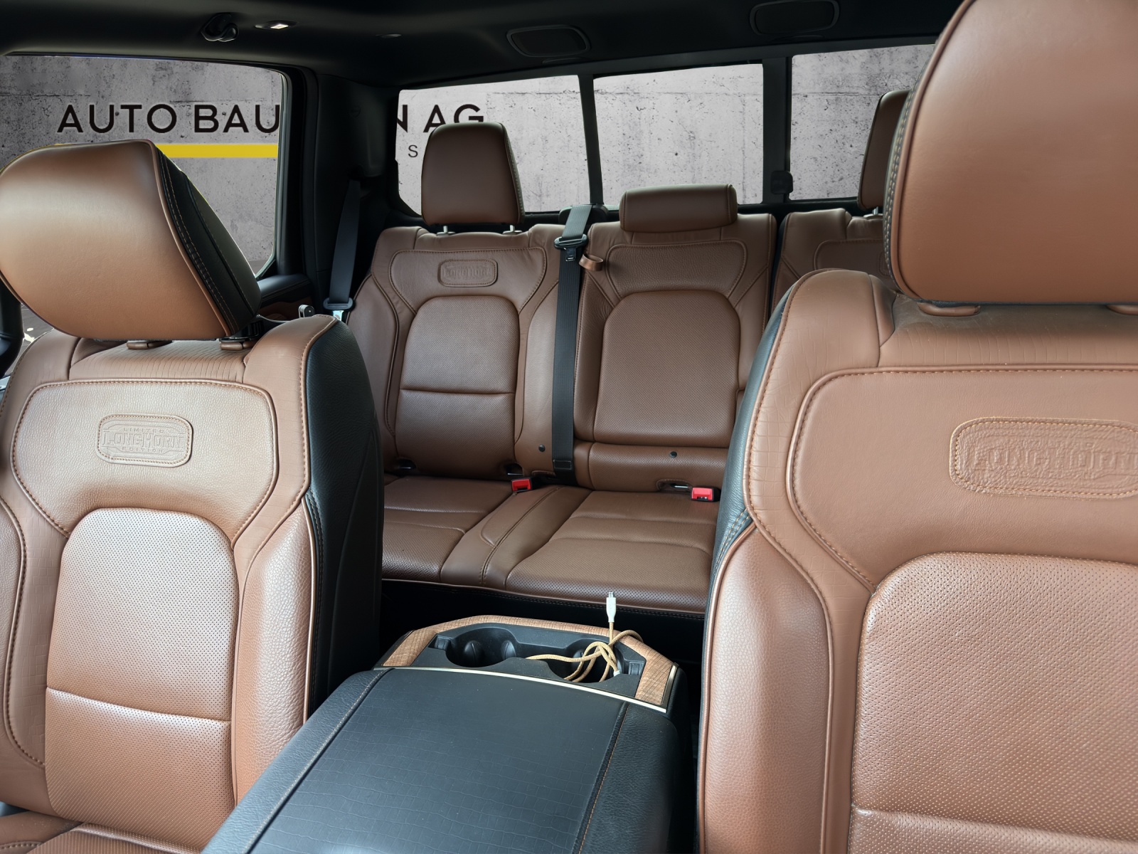 DODGE 1500 5.7 HEMI V8 Crew Cab Longhorn-image-11