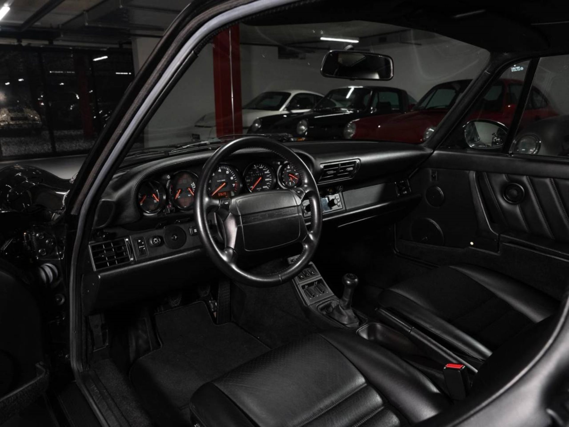 PORSCHE 911 Carrera 4 Coupé Turbo-Look-image-3