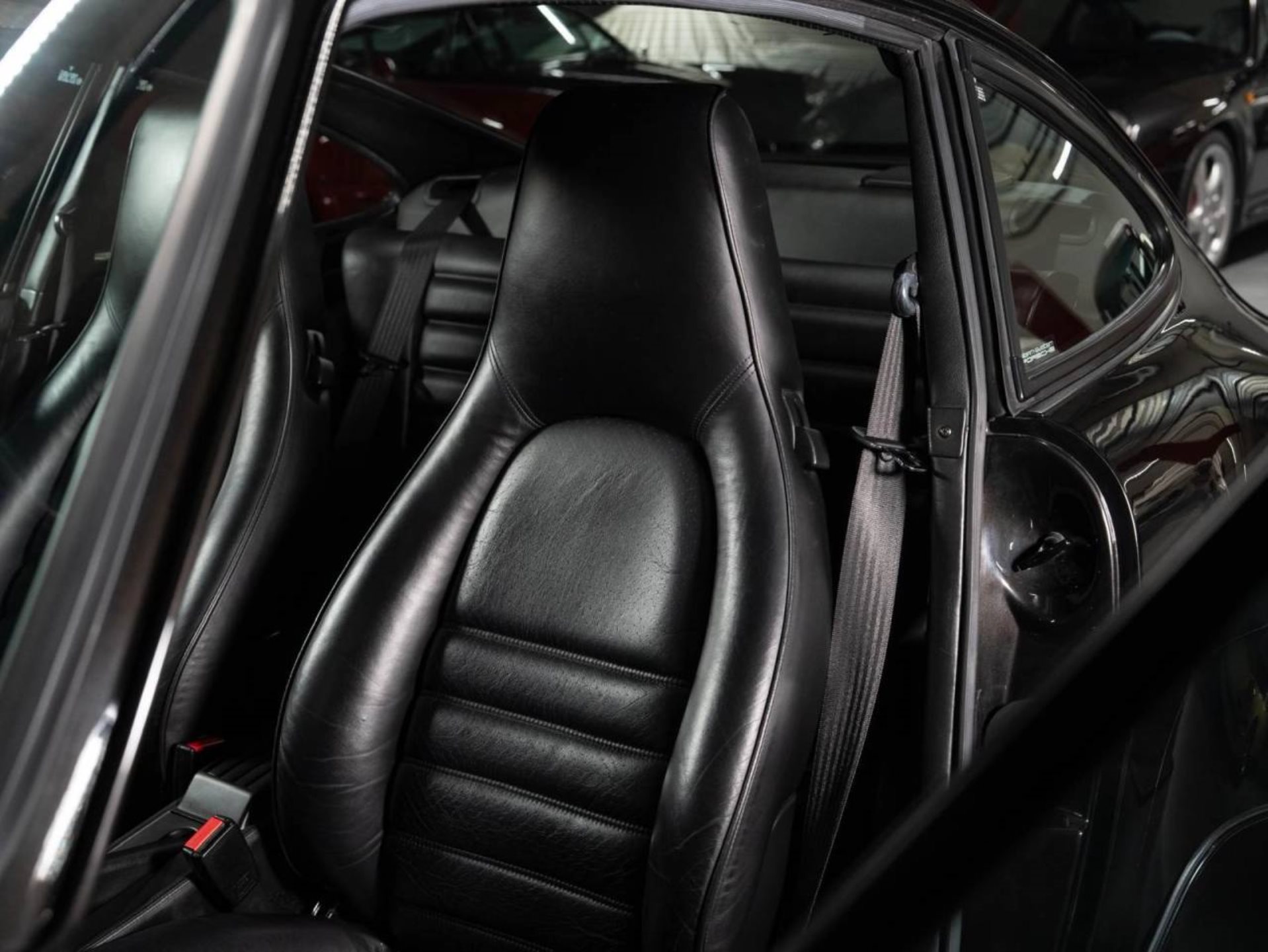 PORSCHE 911 Carrera 4 Coupé Turbo-Look-image-4
