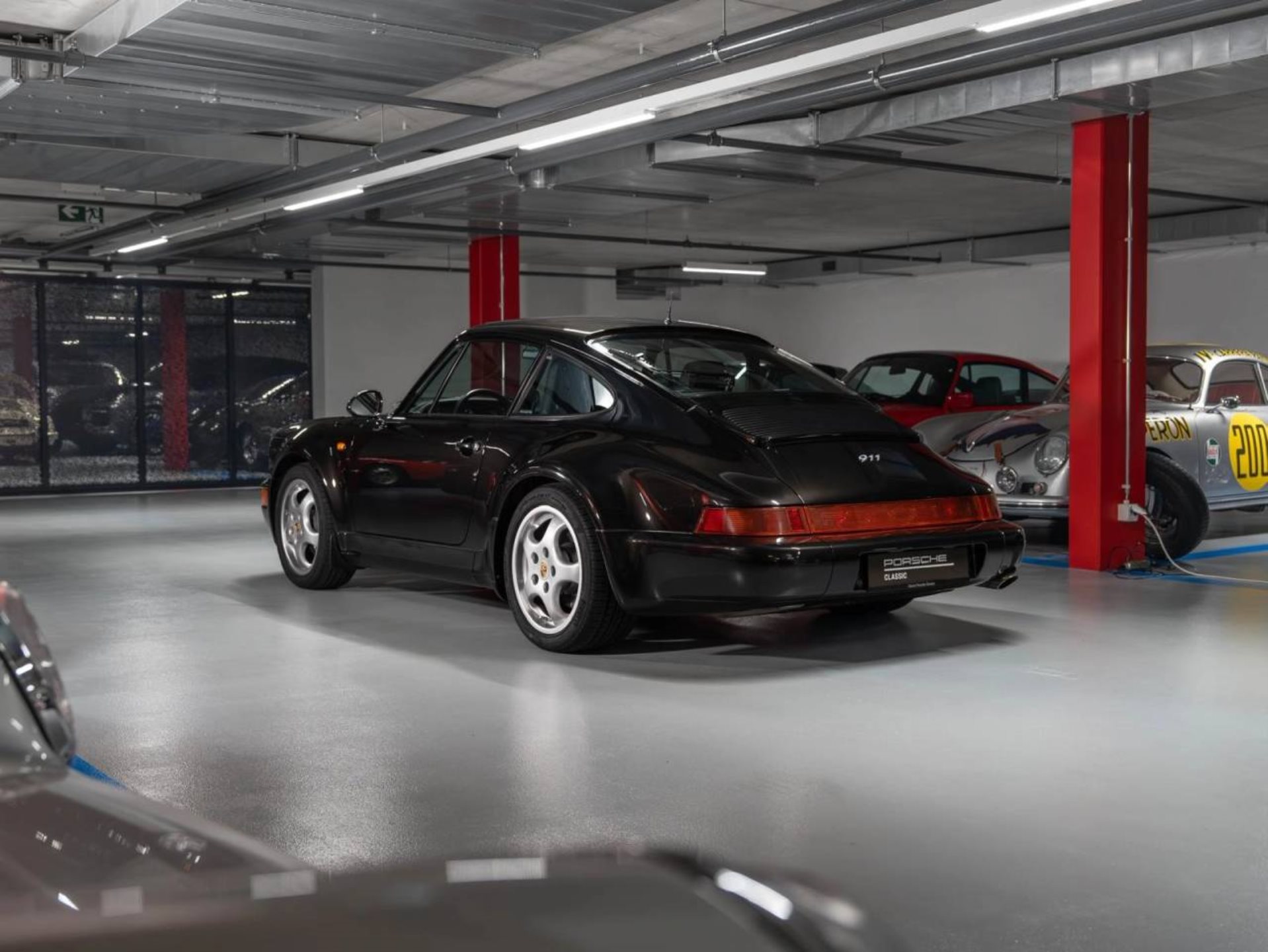 PORSCHE 911 Carrera 4 Coupé Turbo-Look-image-2