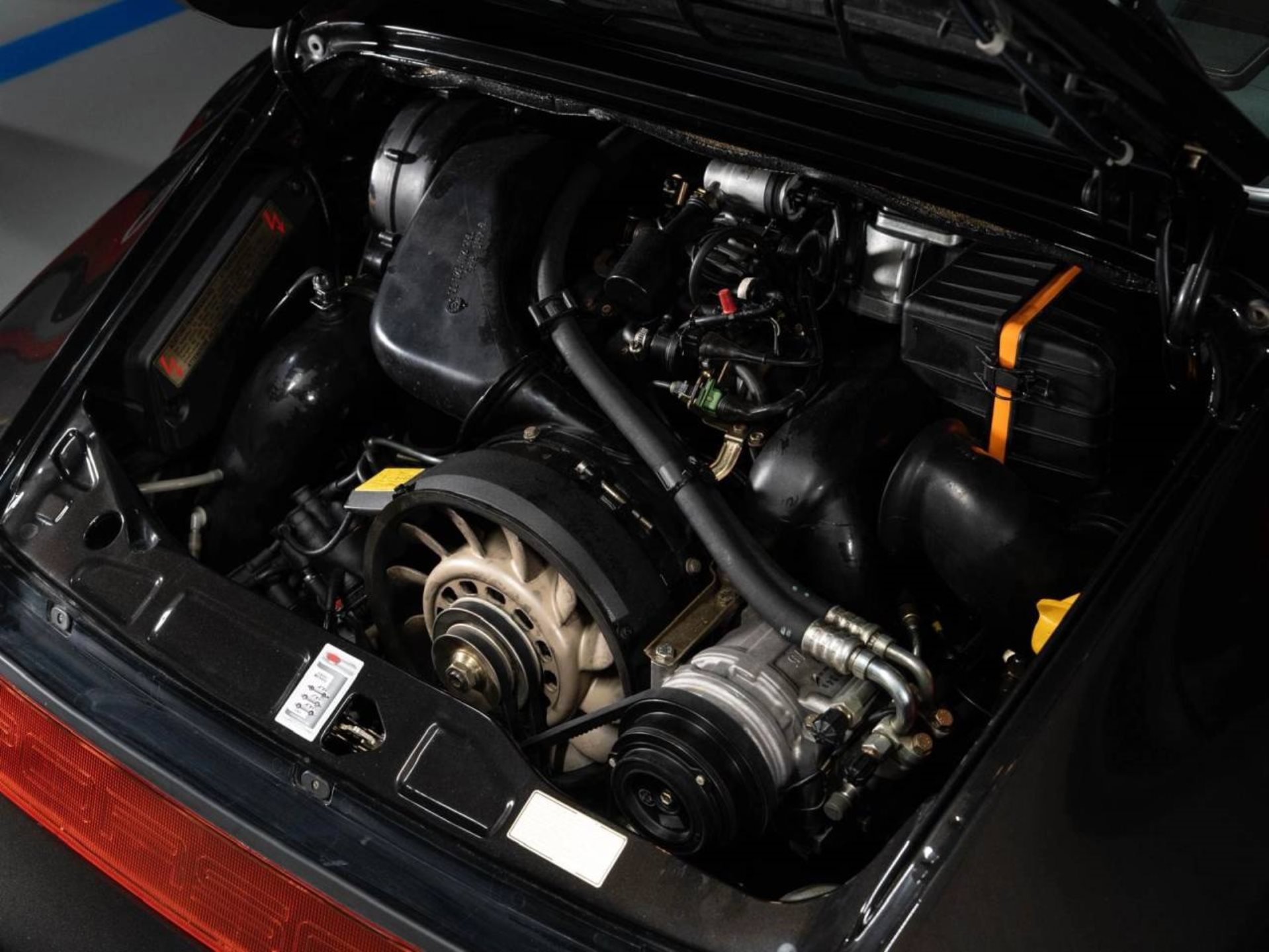 PORSCHE 911 Carrera 4 Coupé Turbo-Look-image-19