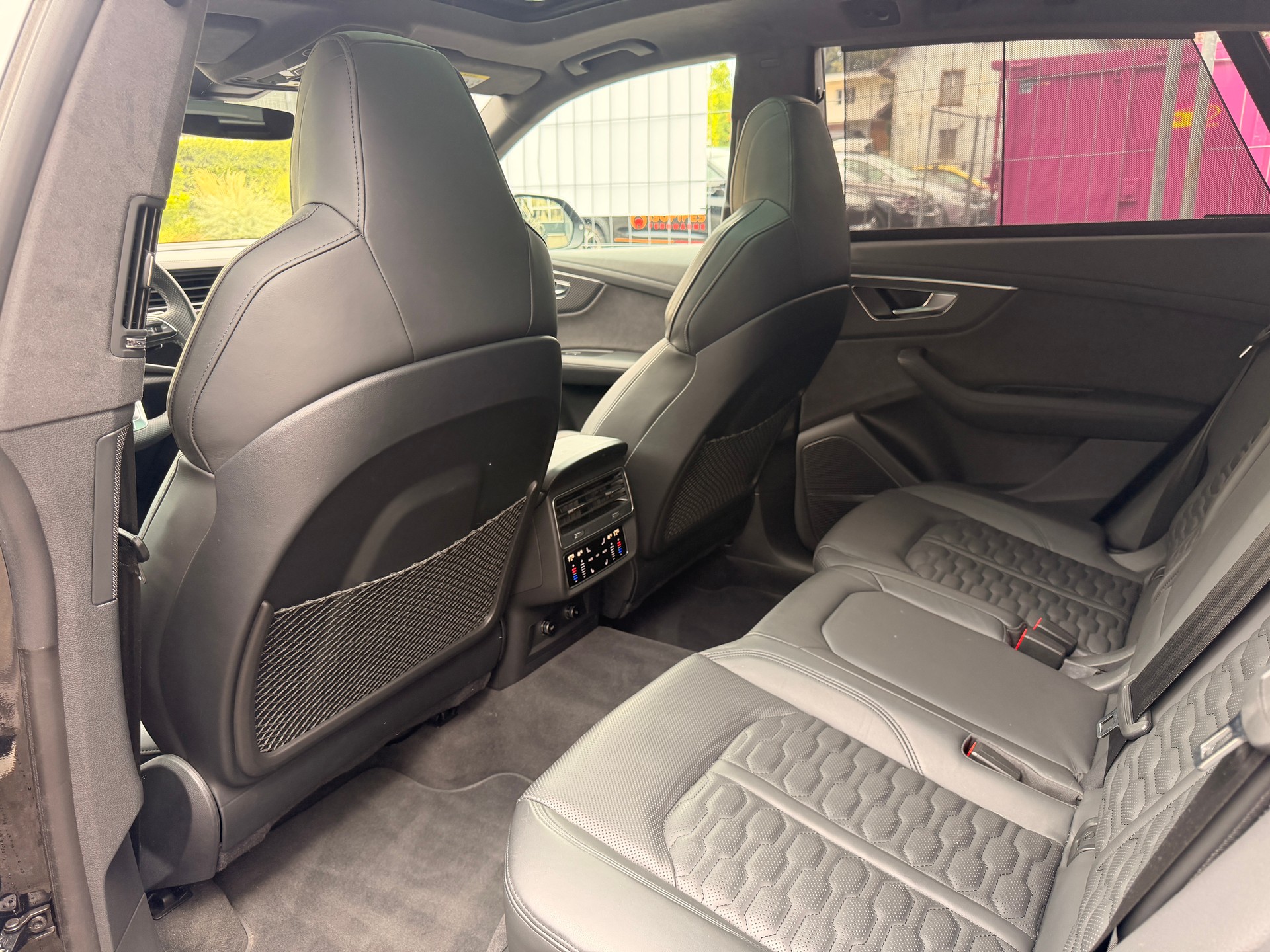AUDI RSQ8 quattro tiptronic Black Edition-image-8